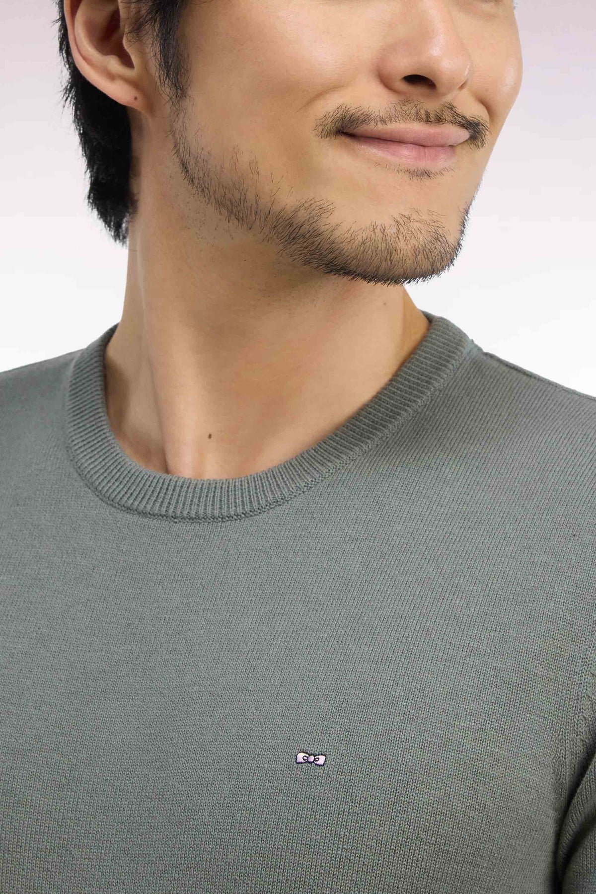 Round neck sweater in olive green wool and cotton, straight cut