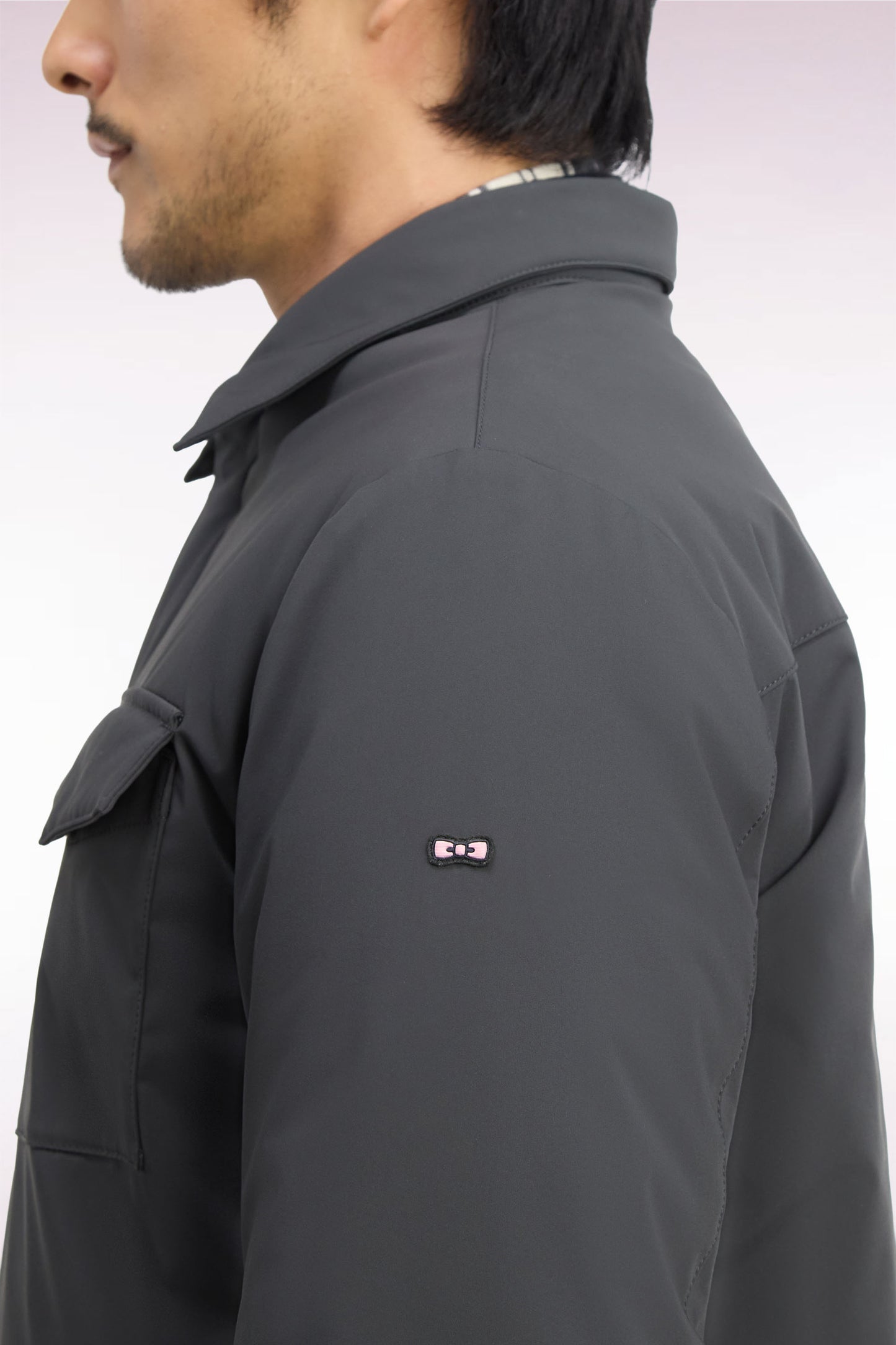 Surchemise en nylon stretch kaki coupe droite