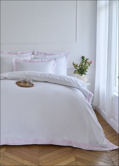 Comforter cover in white cotton percale with pink striped edging - Image 1