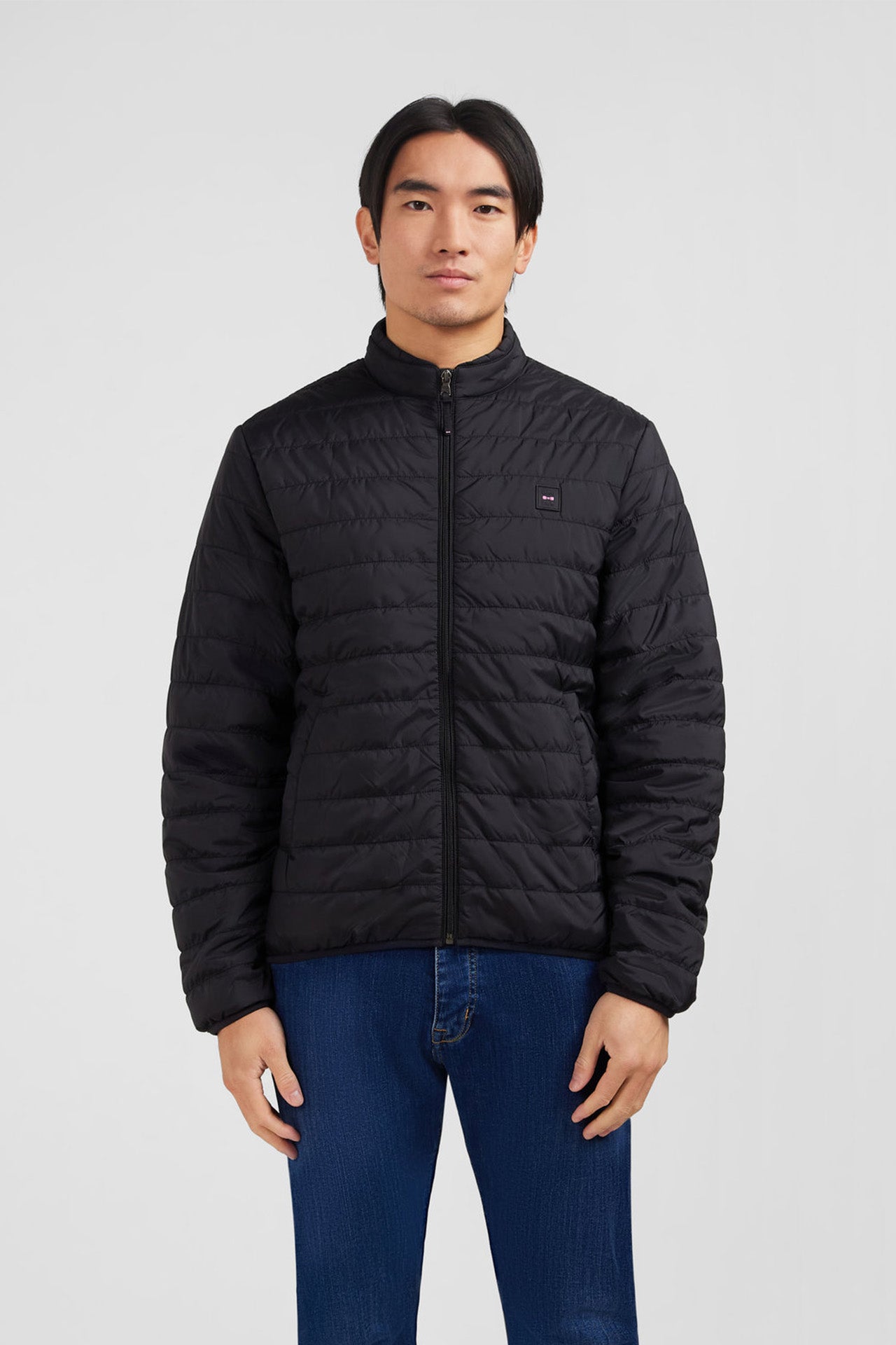 Lightweight, long-sleeved puffa jacket in black