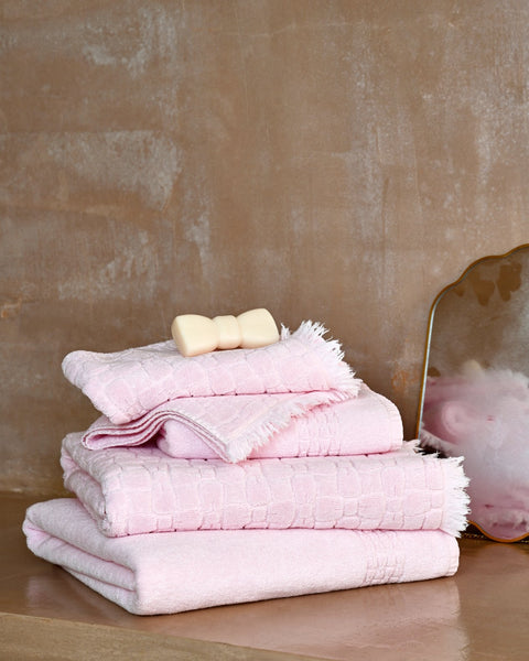 Serviette de toilette en coton rose à micromotifs nœuds papillon - Image 1