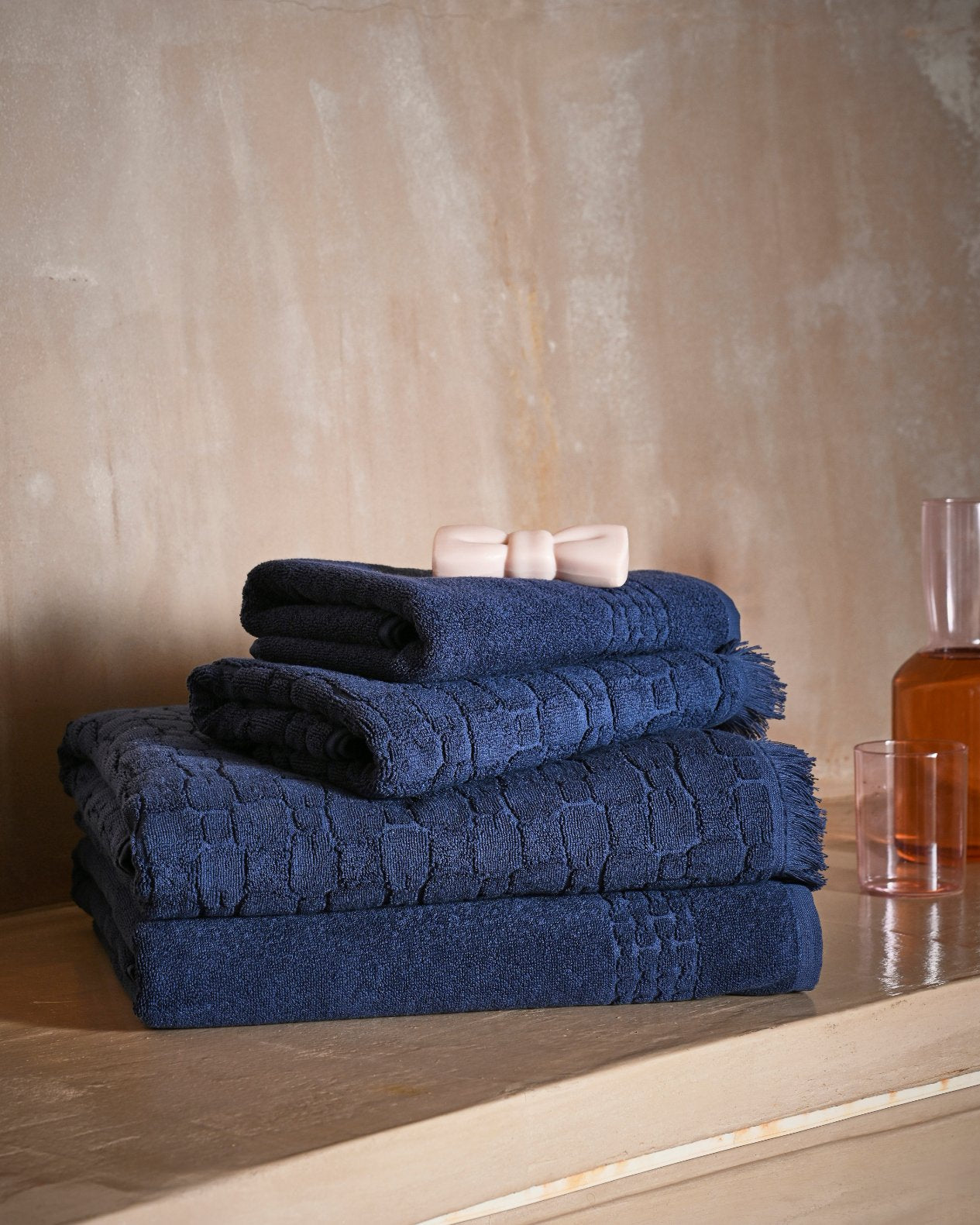 Navy cotton bath towel with micro bowknot patterns