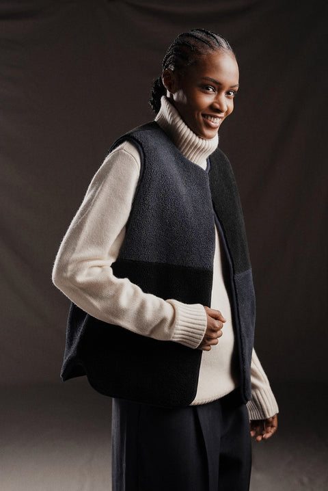 PAP'Atelier reversible cut and sew sleeveless cardigan - Image 1