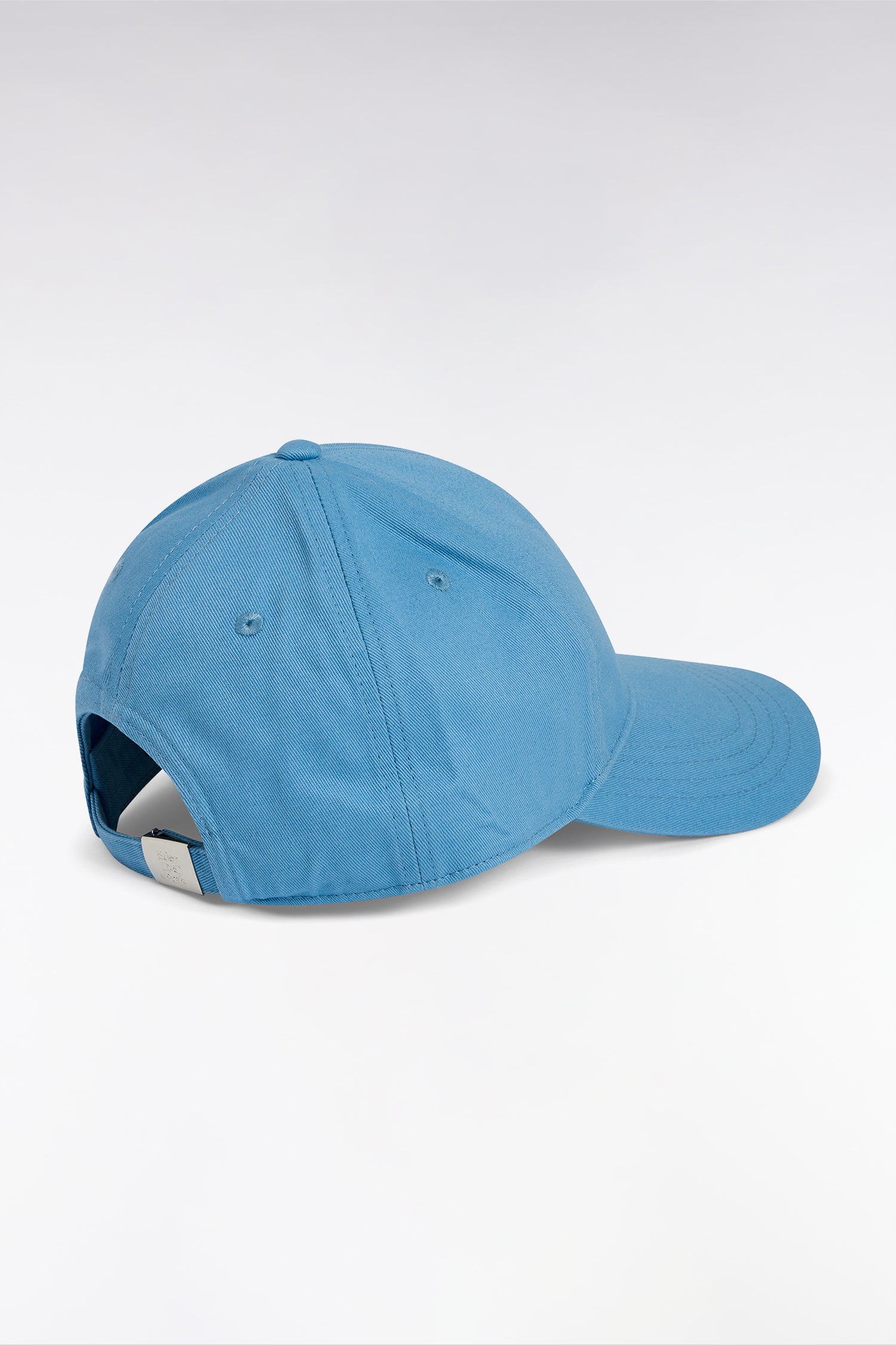 Casquette unie en twill de coton ciel broderie nœud papillon