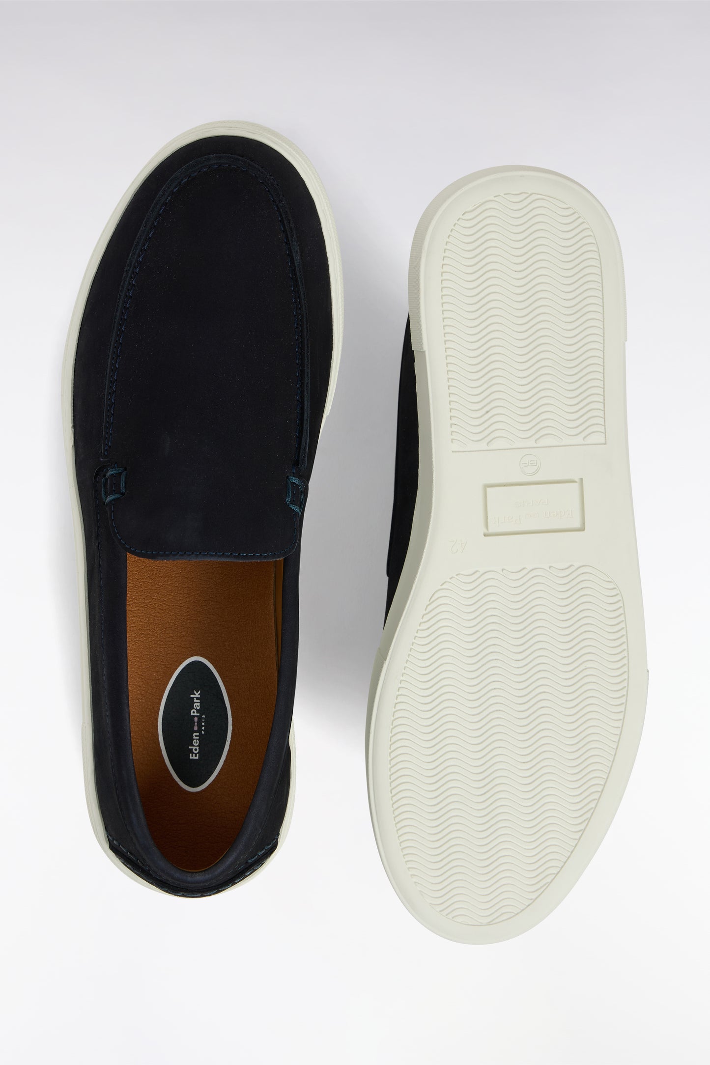 Loafers with sneakers soles in navy suede leather
