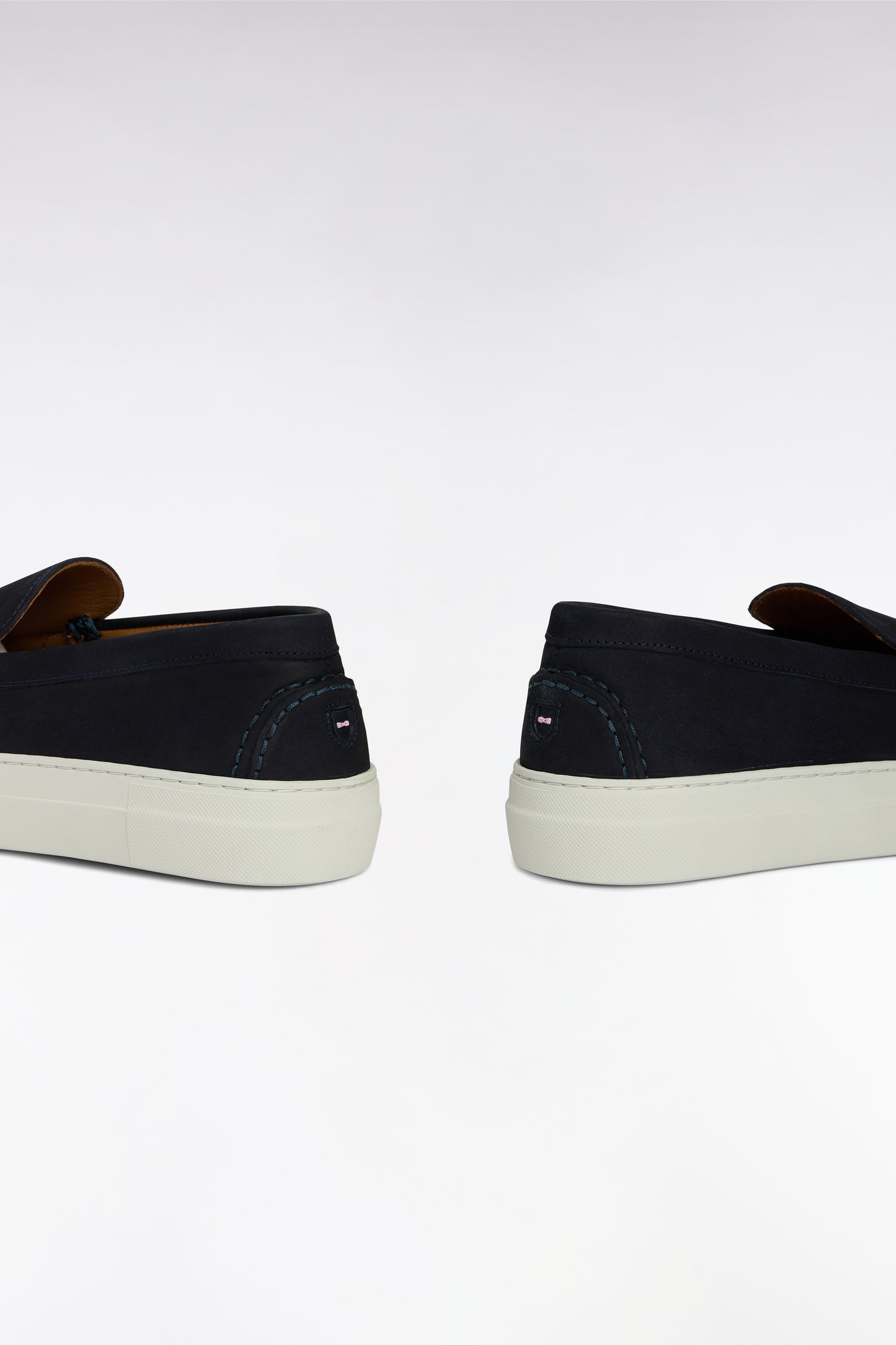 Loafers with sneakers soles in navy suede leather