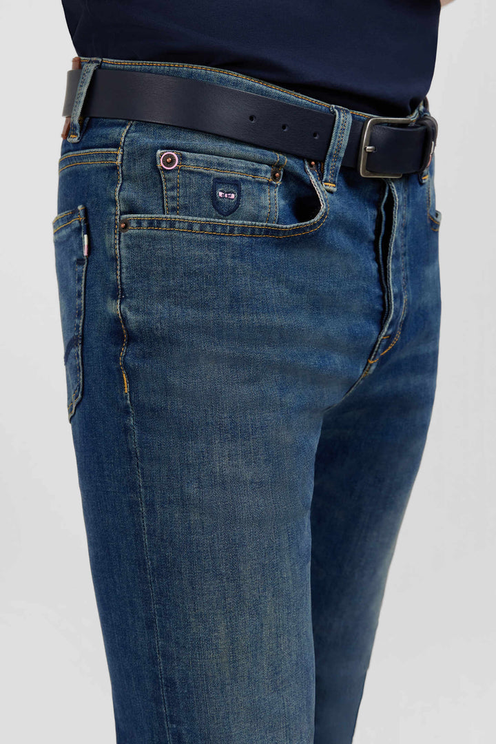 5-pocket blue jeans