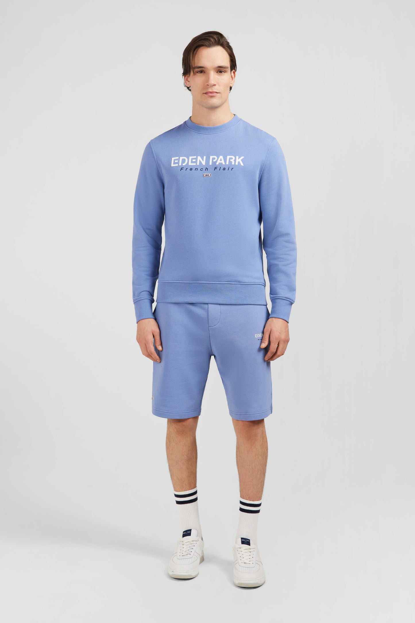 Blue round-neck sweatshirt