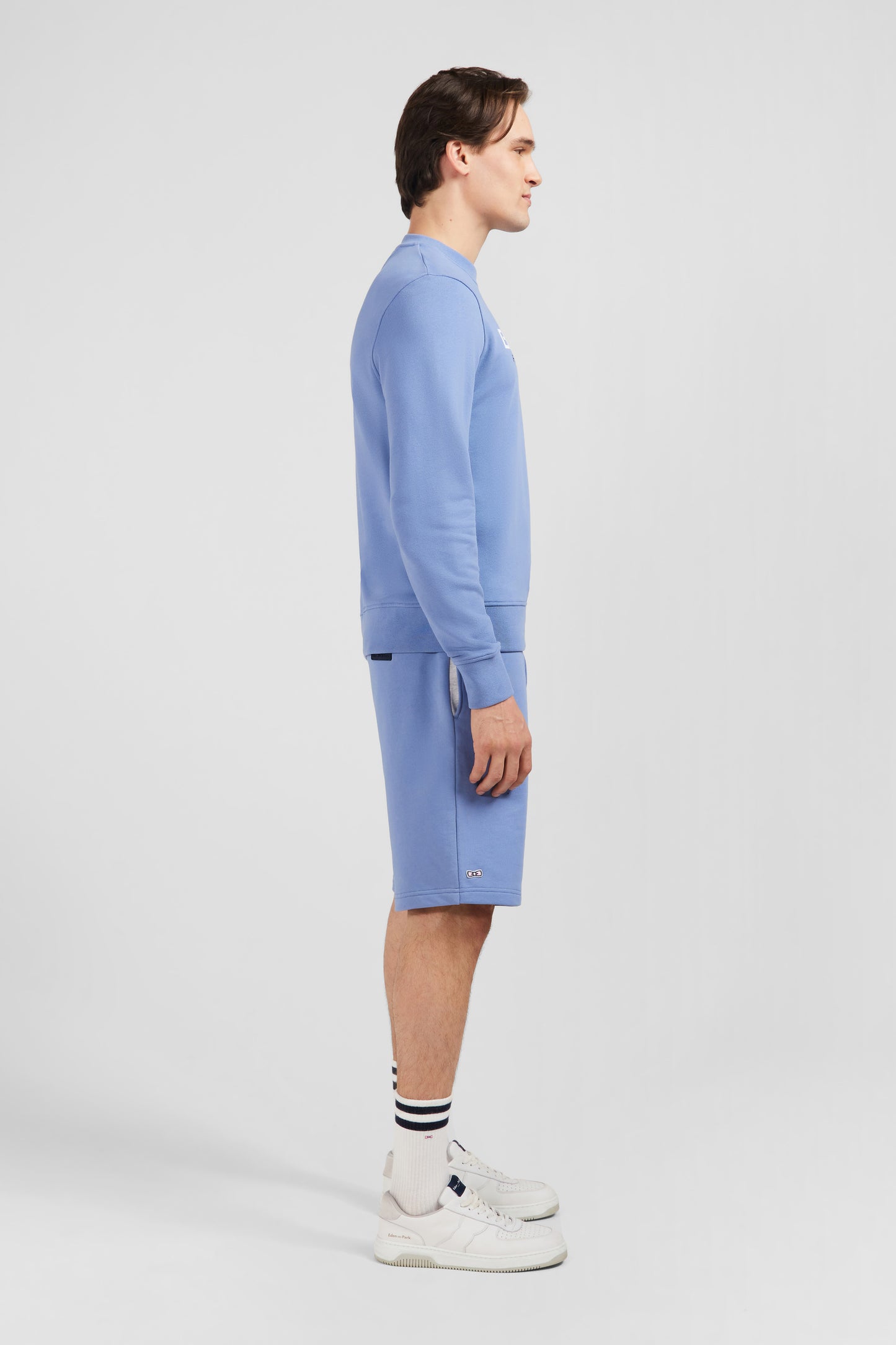 Blue round-neck sweatshirt