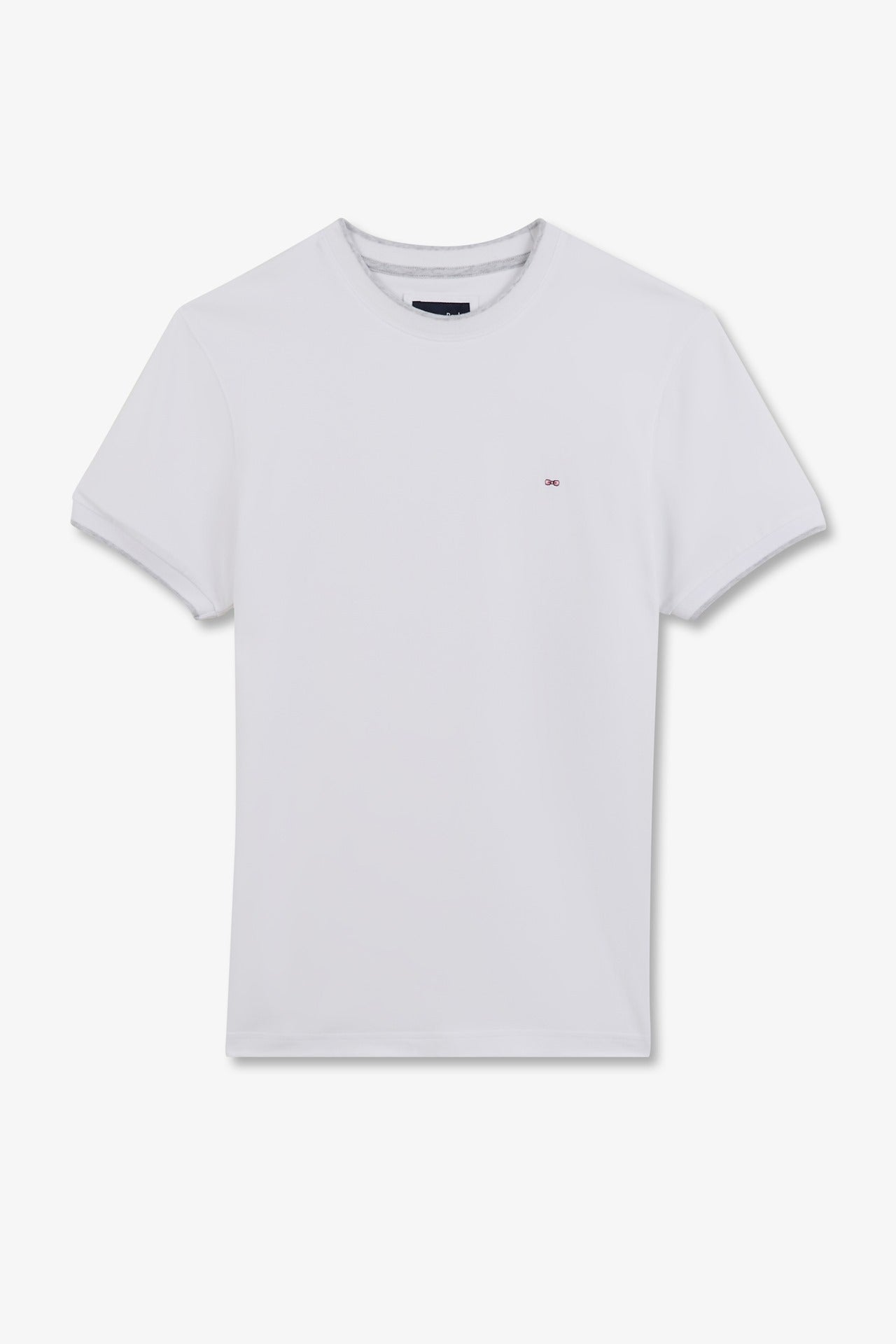 Plain white short-sleeved T-shirt