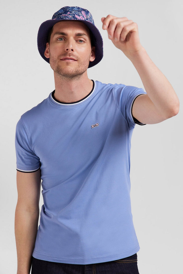 Plain blue short-sleeved T-shirt