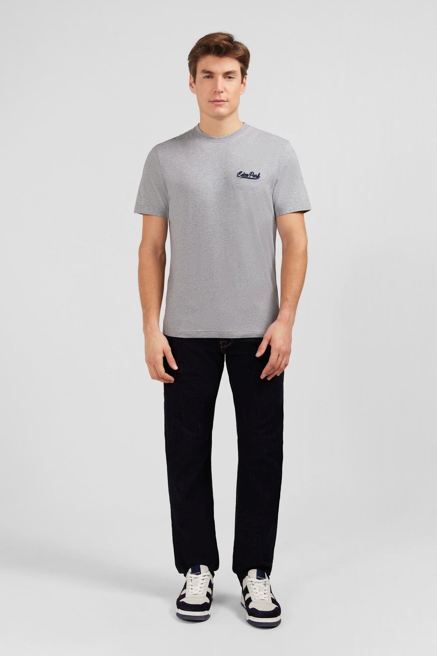 T-shirt gris clair à broderies - Image 1