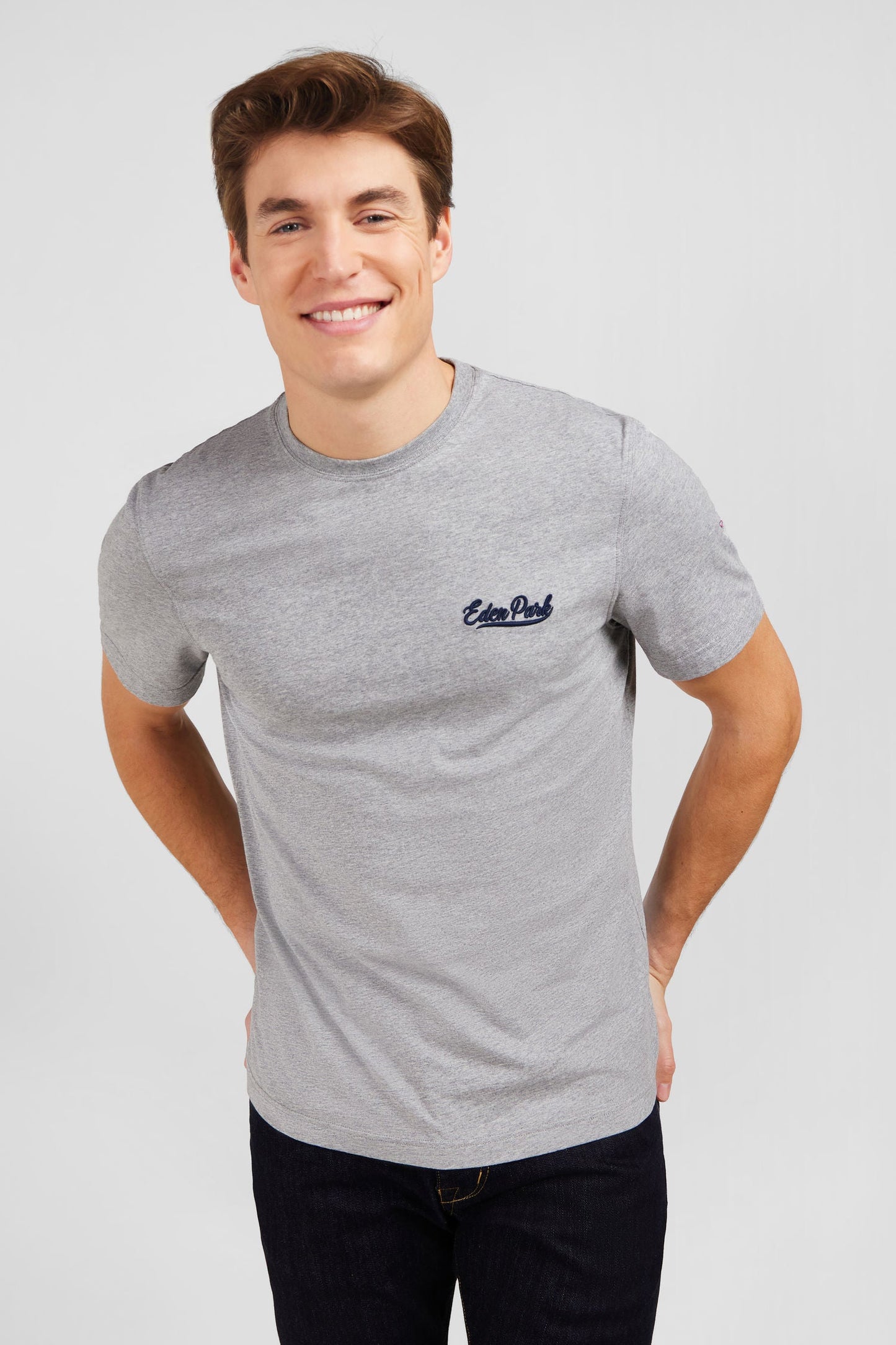 T-shirt gris clair à broderies - Image 2