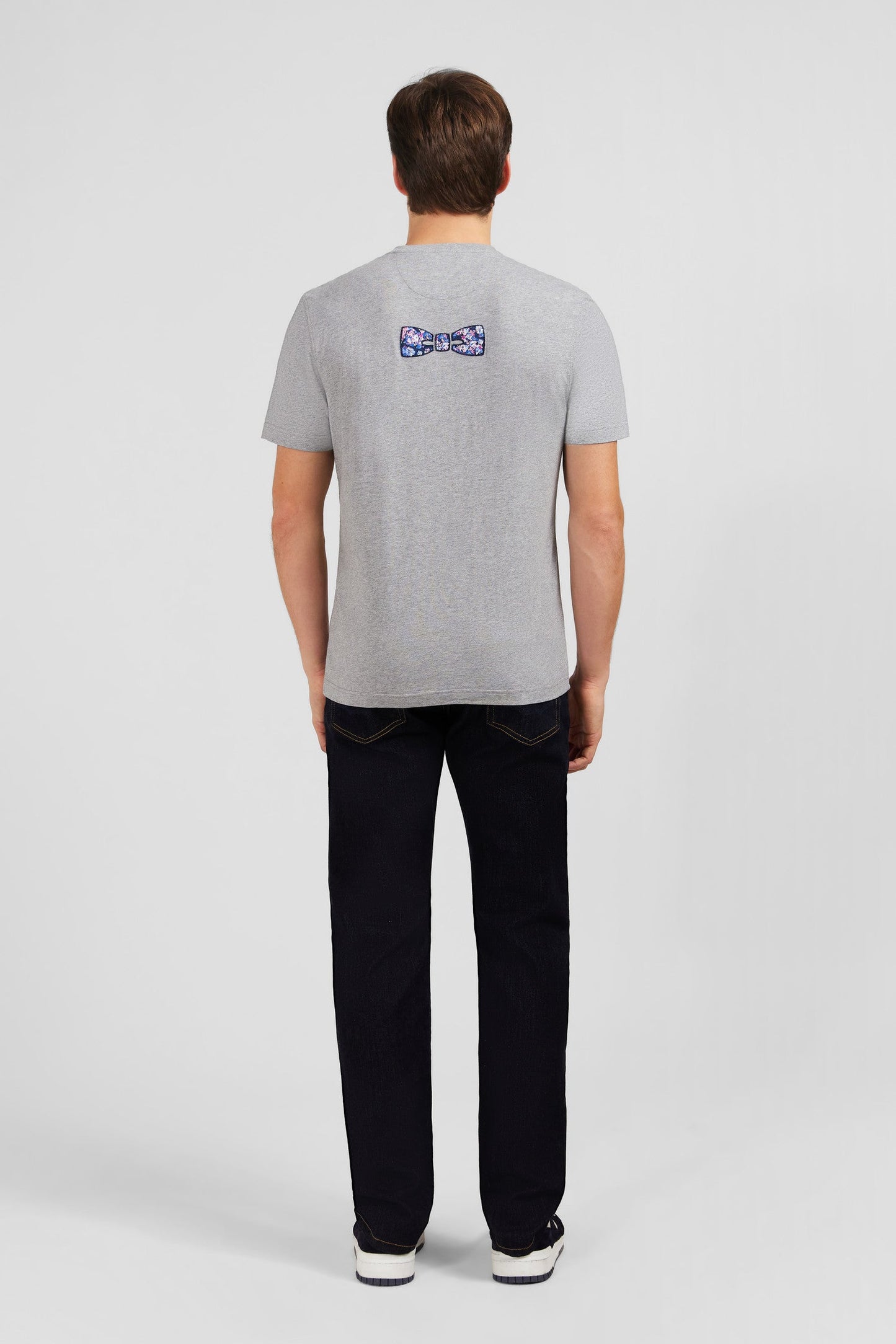 T-shirt gris clair à broderies - Image 4