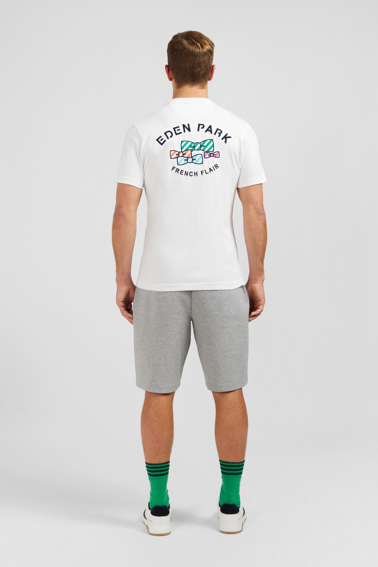 White short-sleeved T-shirt