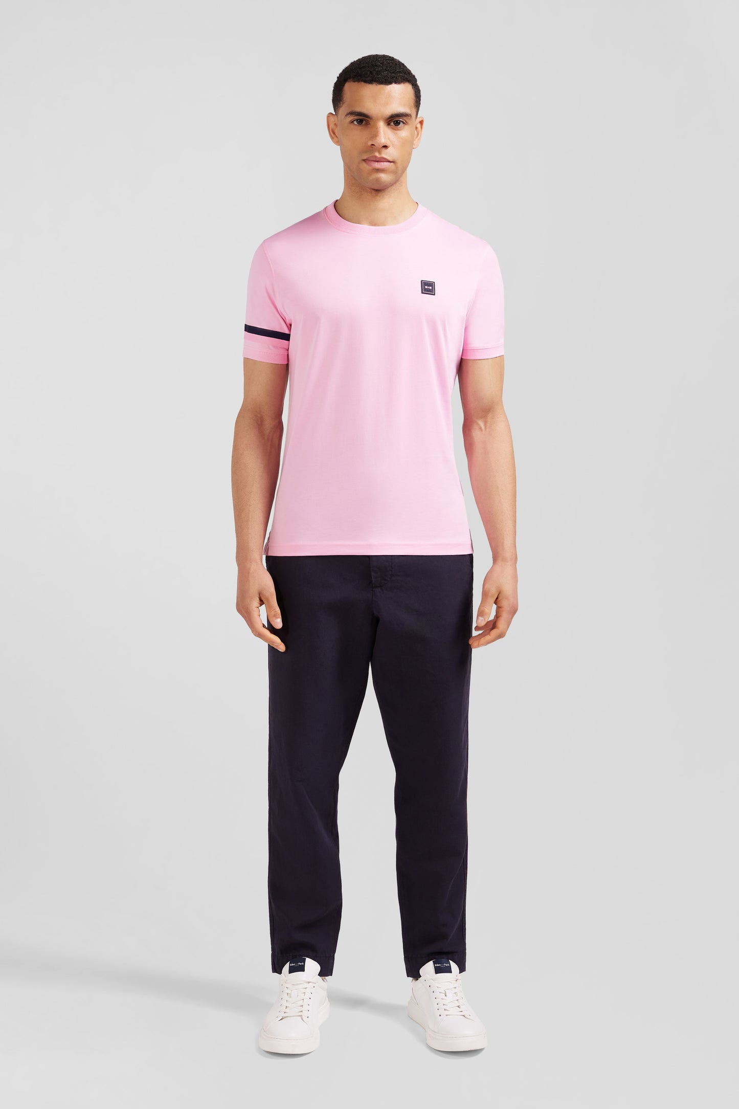 T-shirt manches courtes rose en coton badges emblème - Image 1
