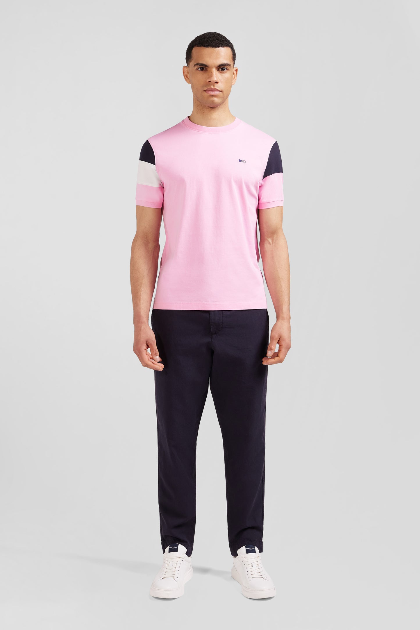 T-shirt manches courtes rose en coton emblème nœud papillon - Image 1