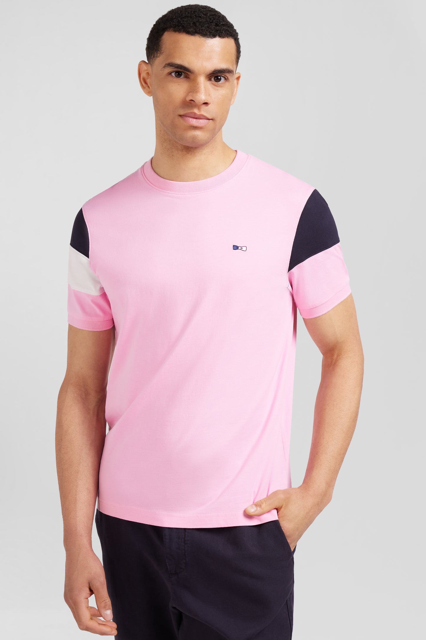 T-shirt manches courtes rose en coton emblème nœud papillon - Image 3