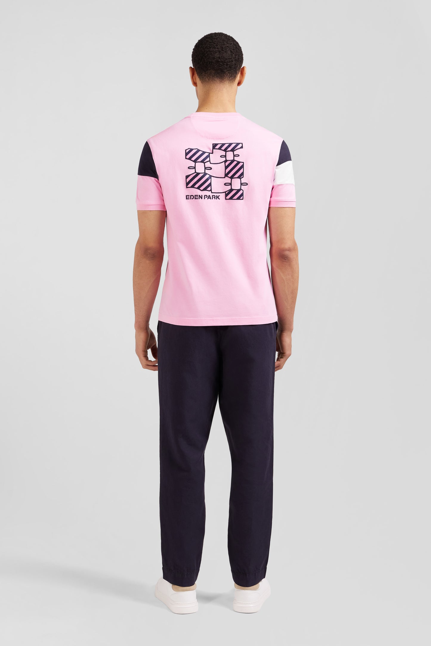 T-shirt manches courtes rose en coton emblème nœud papillon - Image 7