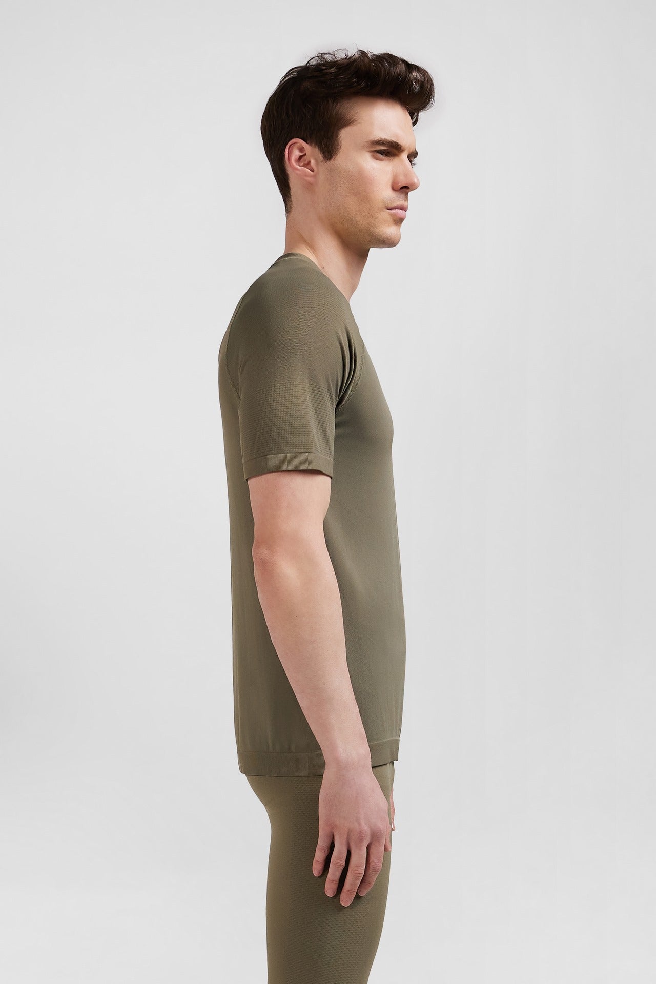 Khaki green short-sleeved sports T-shirt with striped details