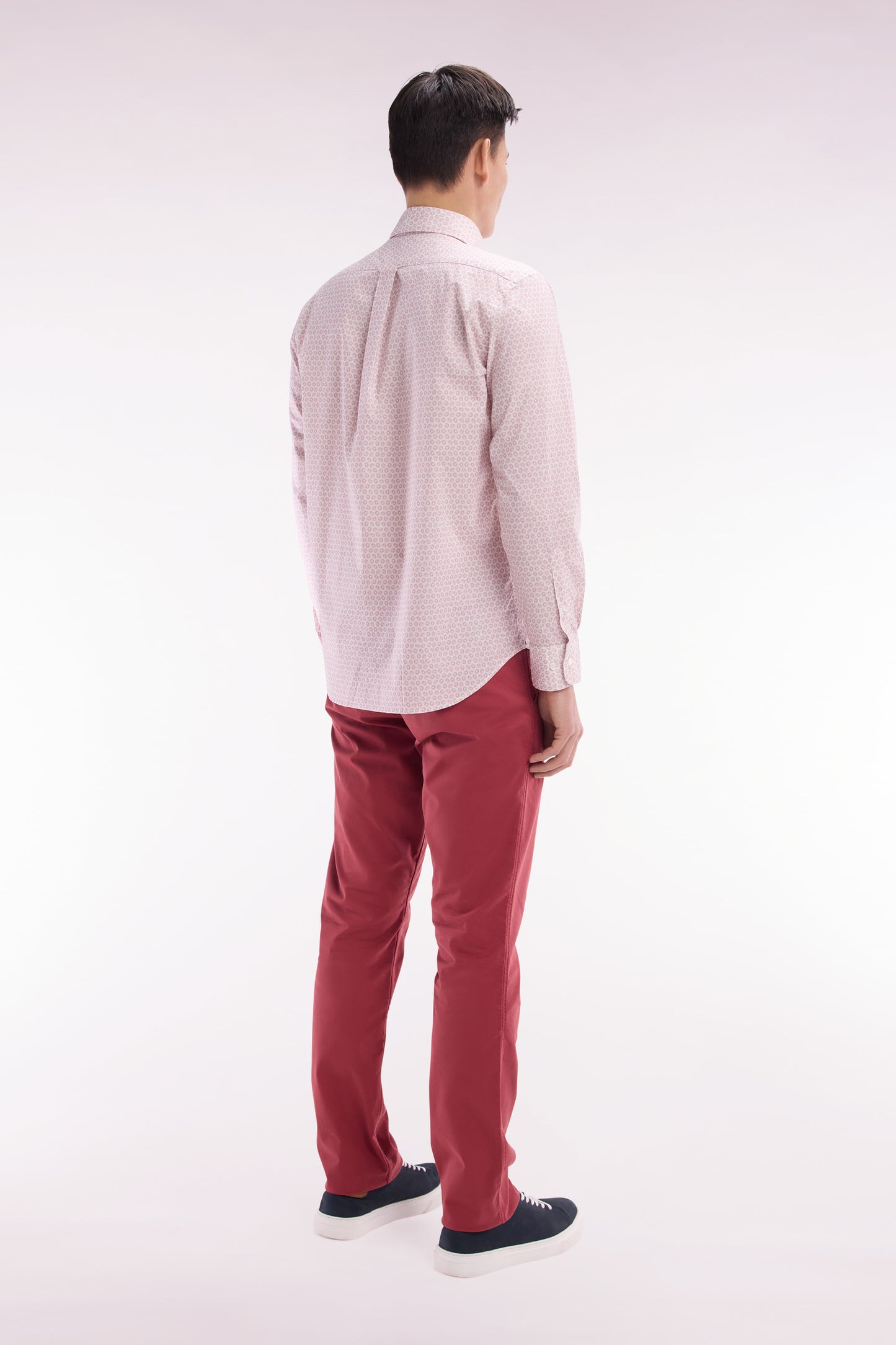 Red straight-cut stretch cotton pleat-free chinos