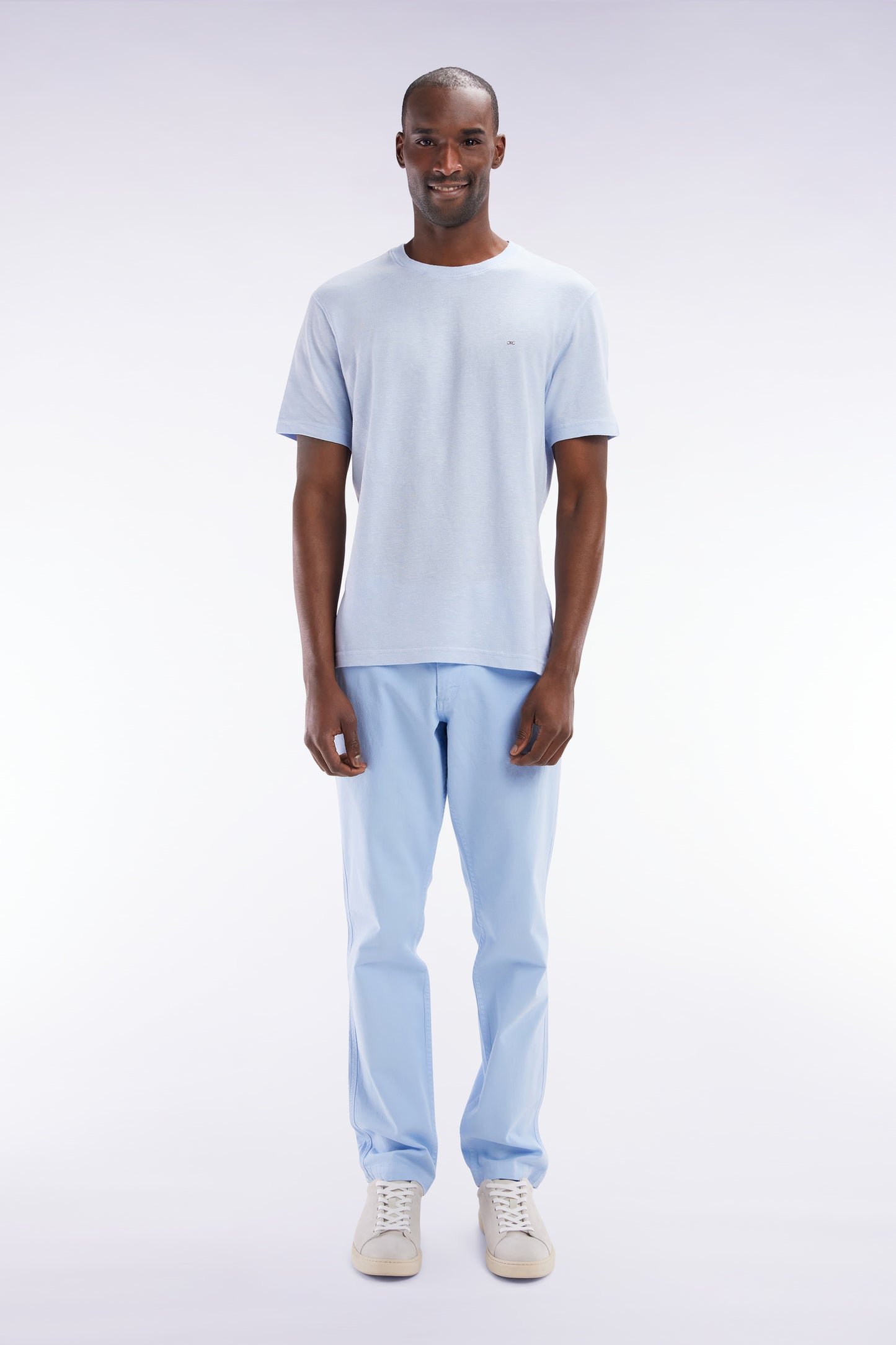 Pantalon chino sans pli en coton et lin stretch bleu ciel coupe droite