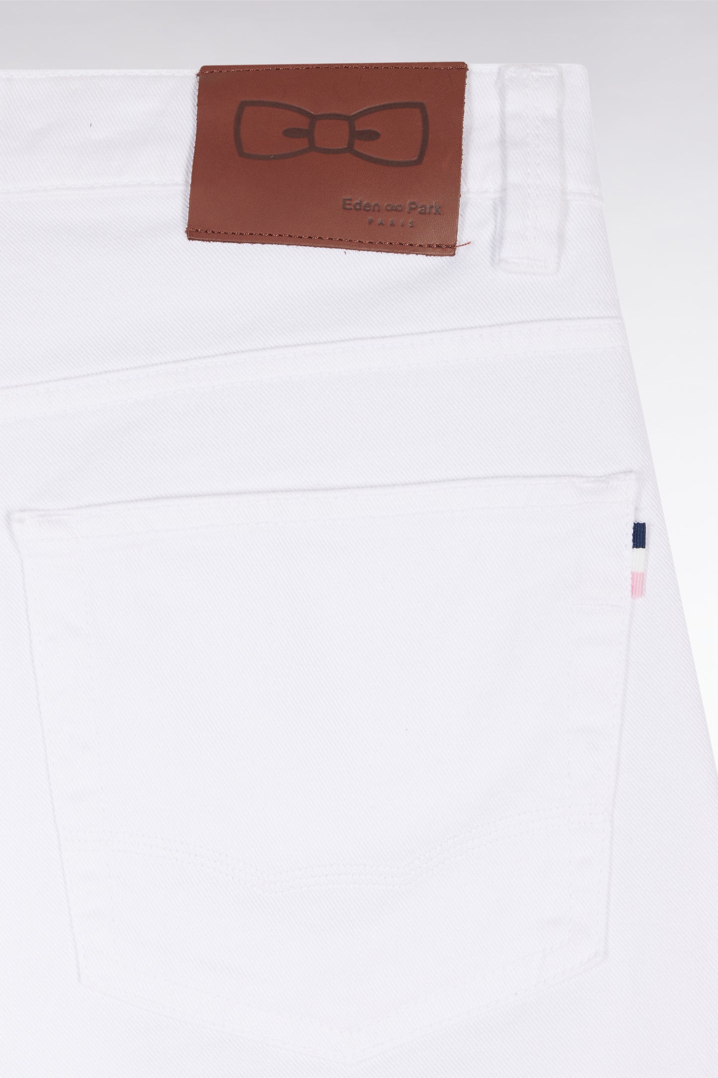 Jean 5 poches en denim stretch blanc coupe droite