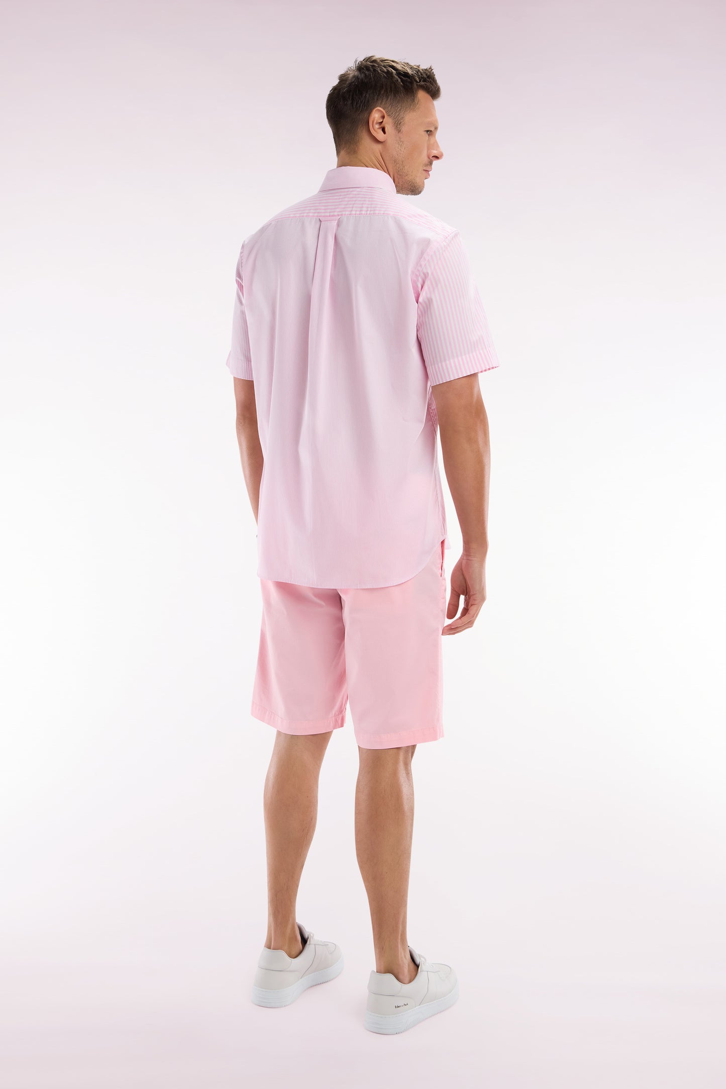 Bermuda chino en coton stretch rose coupe droite