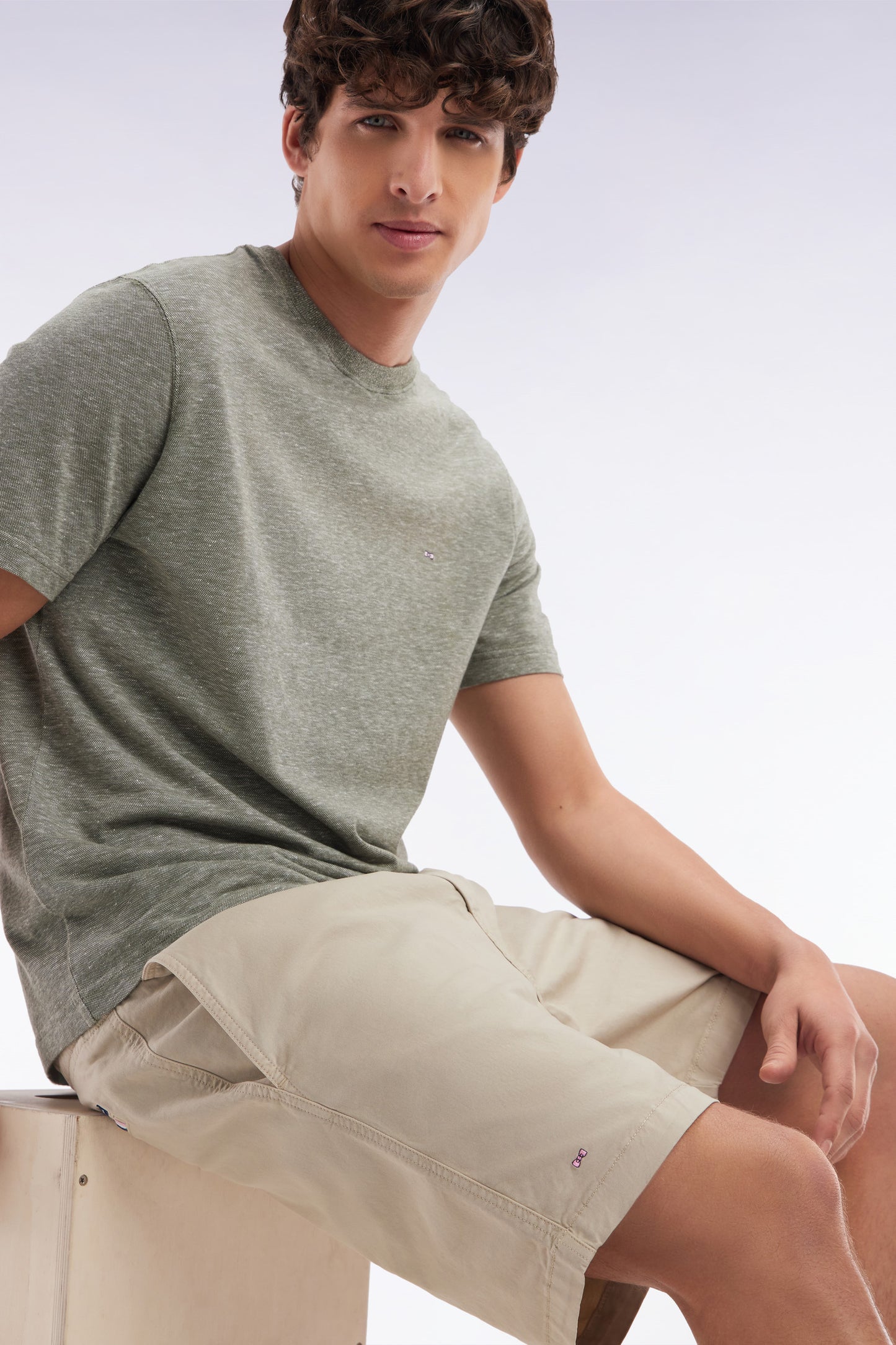 Elastic waist shorts in plain beige stretch cotton