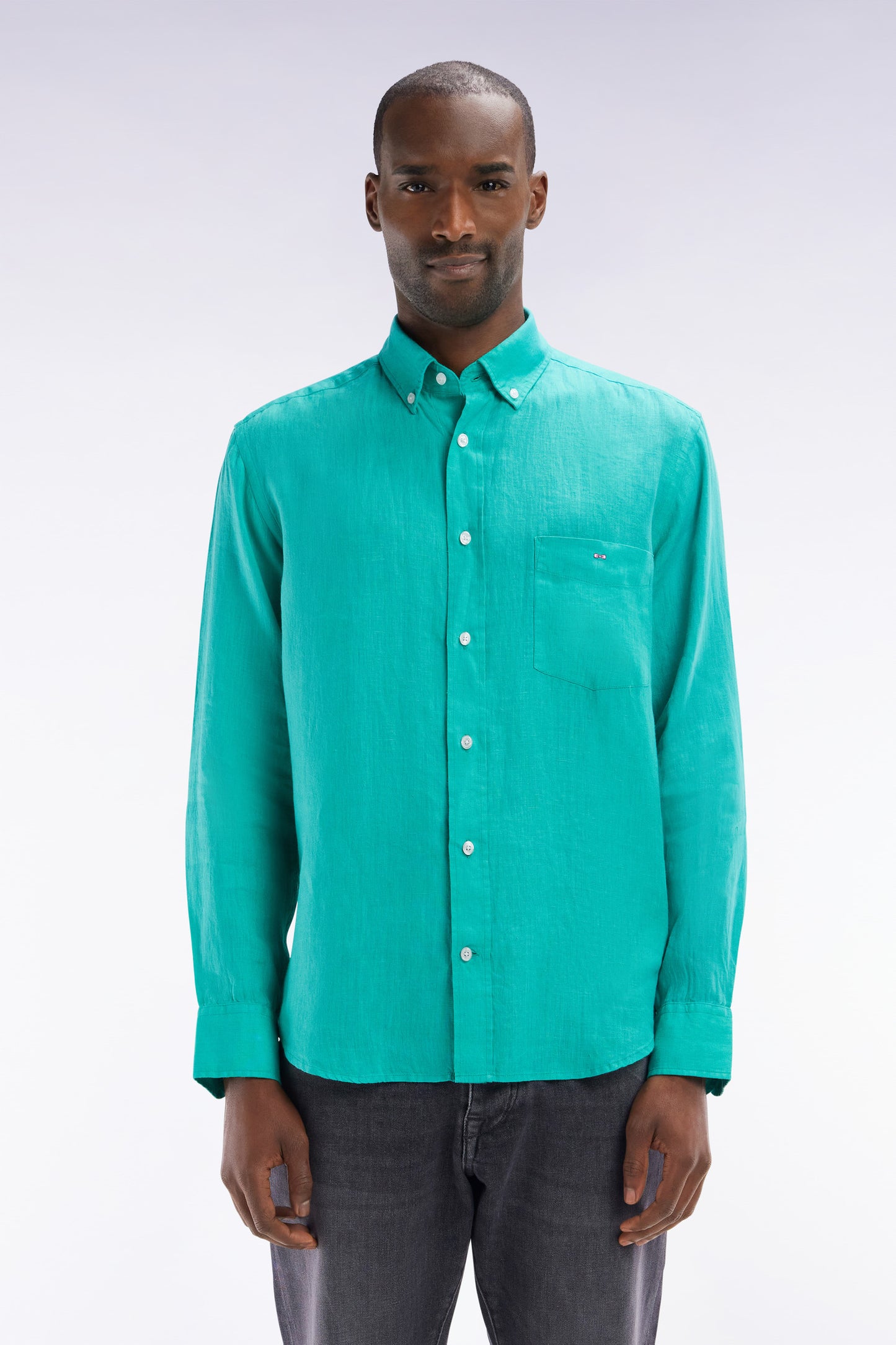 Chemise en lin vert unie coupe droite