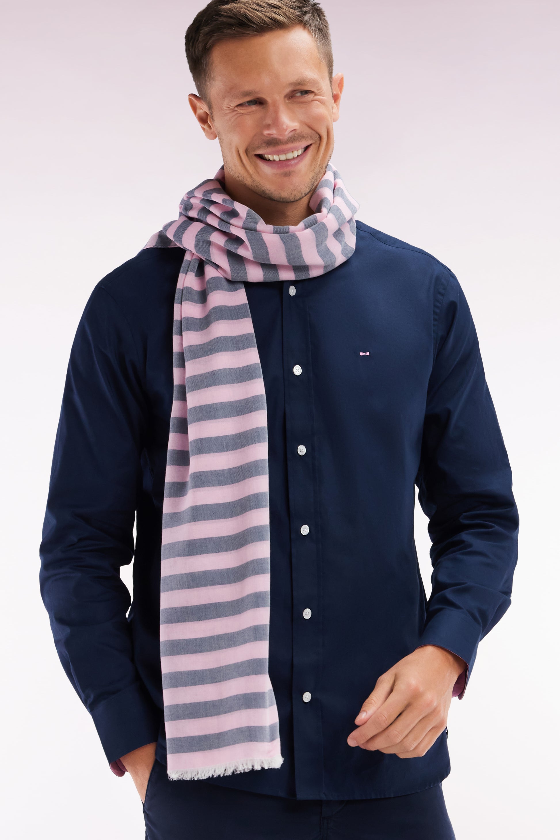 Chemise en coton pinpoint marine broderie dos coupe droite