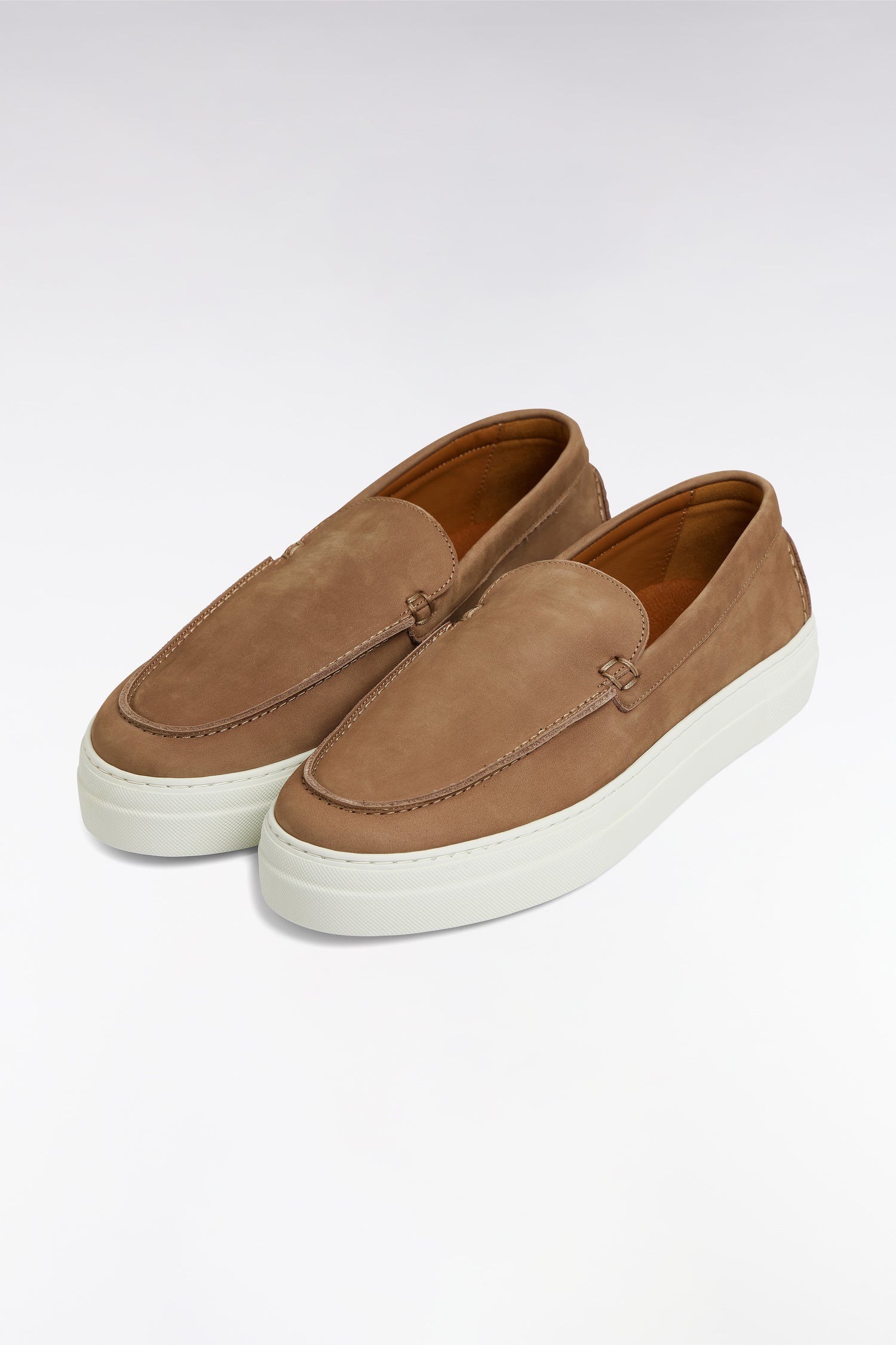 Mocassins à semelles sneakers en cuir suédé camel