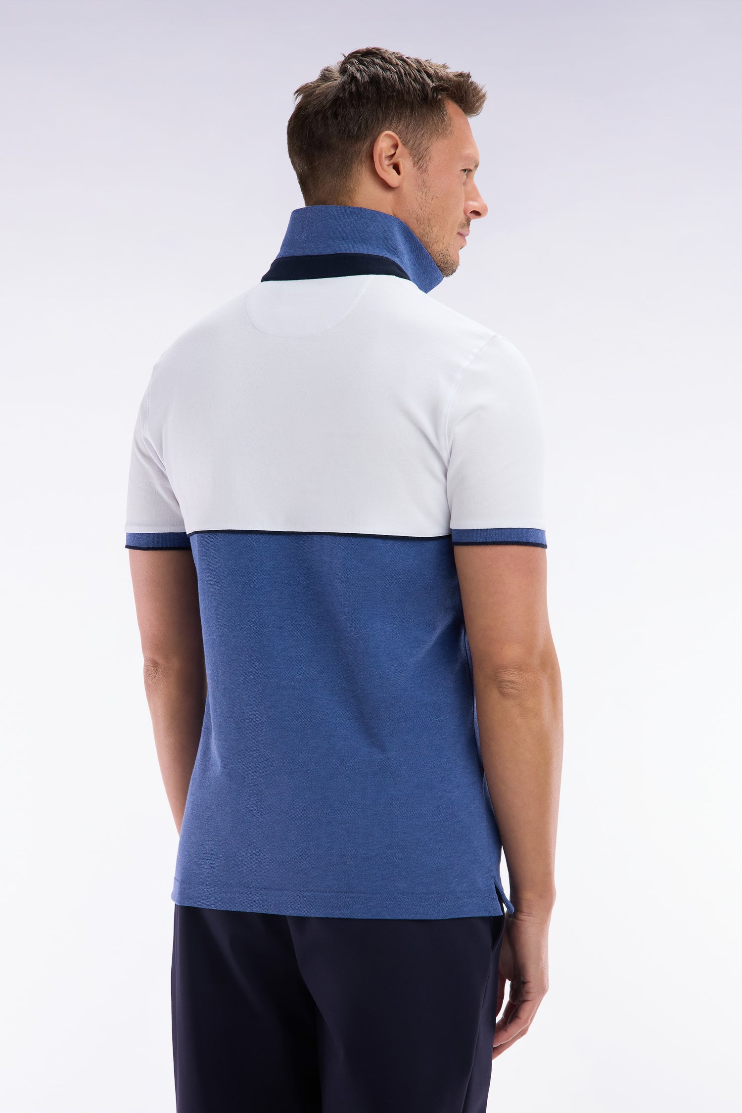 Polo à manches courtes en coton stretch bicolore bleu coupe ajustée