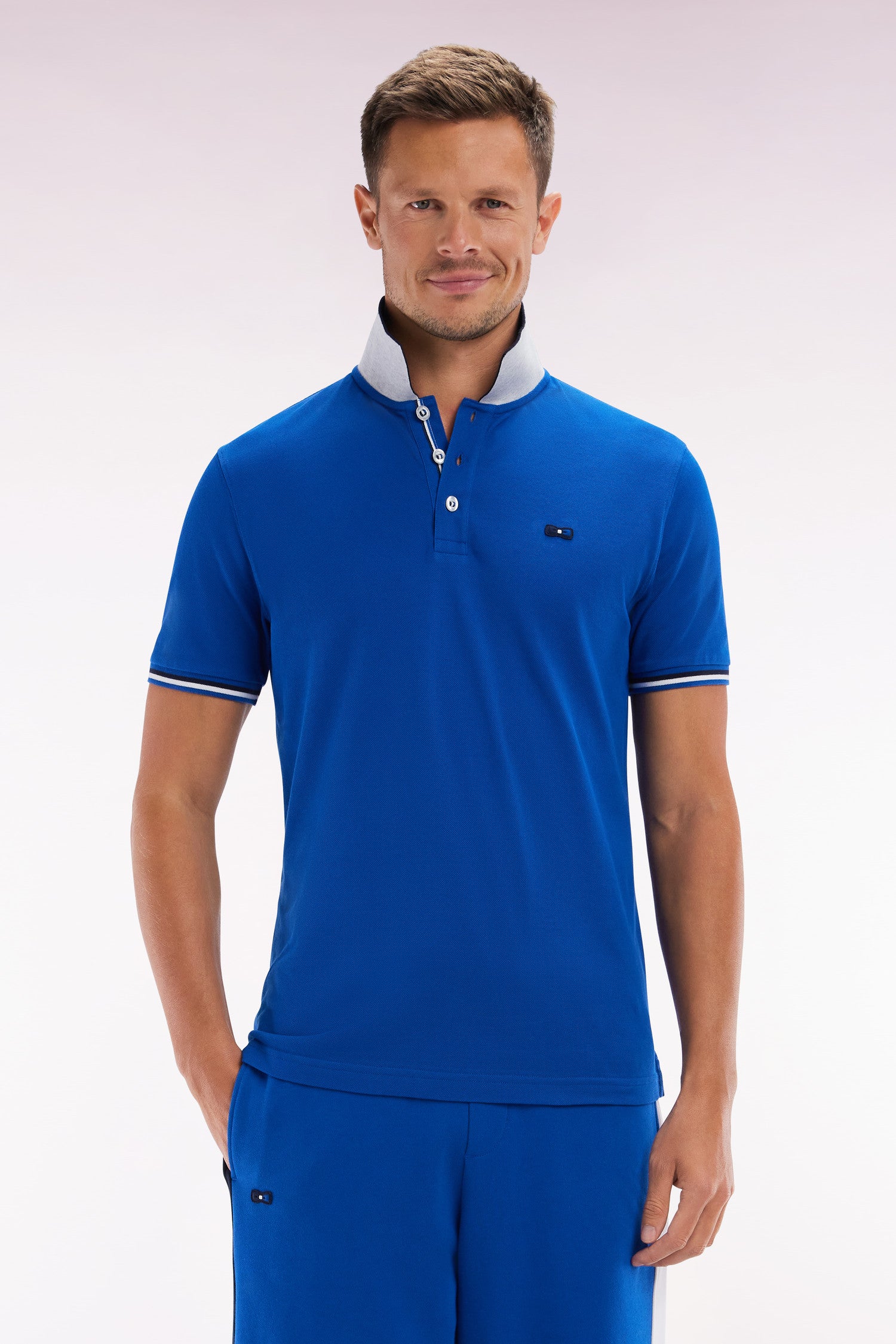 Polo à manches courtes en coton bleu col contrasté coupe droite