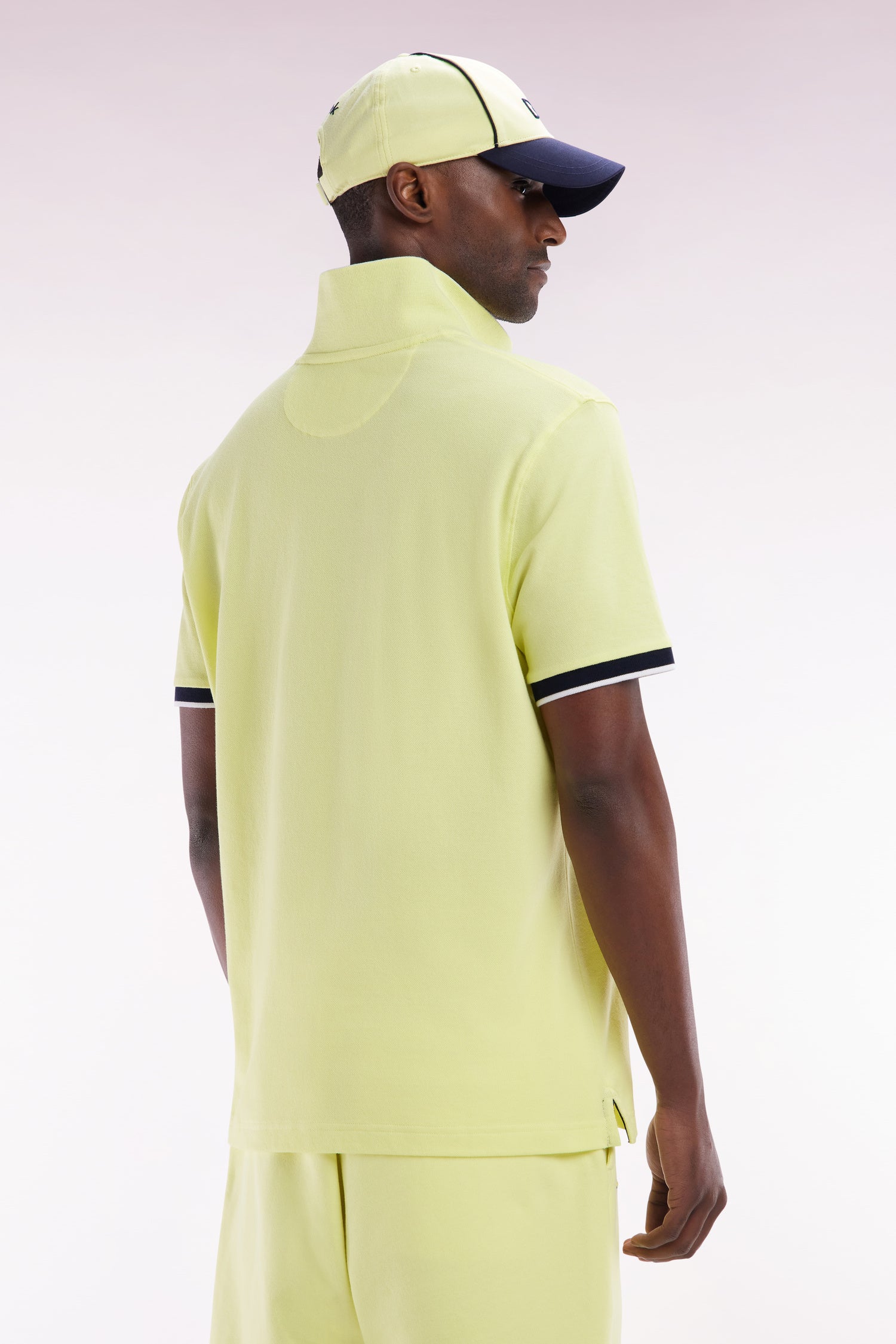 Polo à manches courtes en coton jaune broderie 10 coupe décontractée