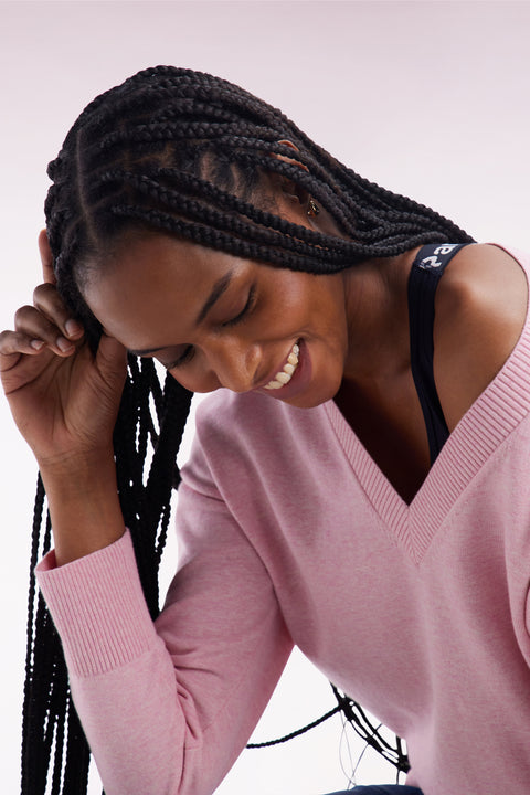 Relaxed-fit pink cotton V-neck jumper - Image 1