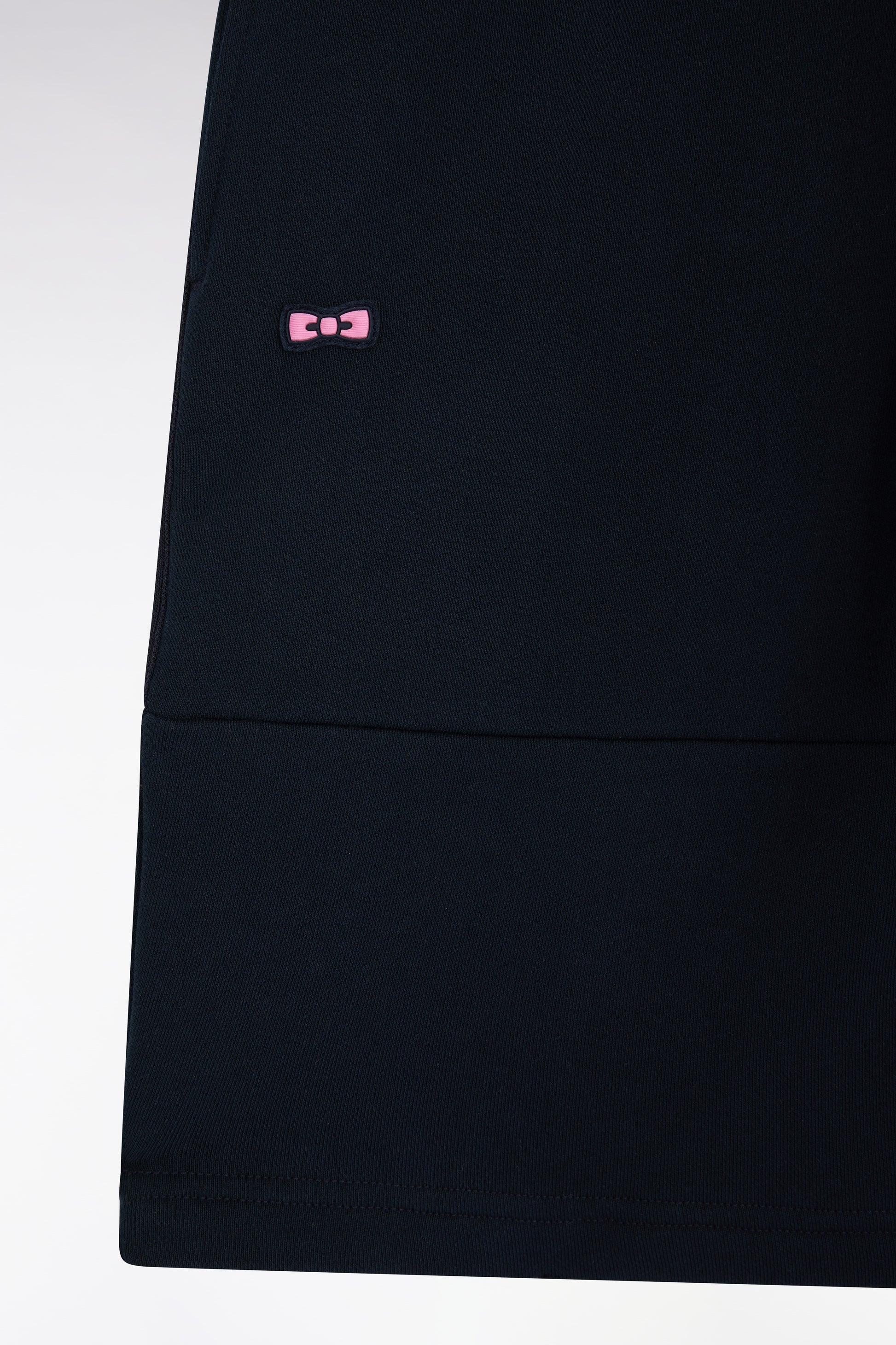 Short en molleton coton marine détails roses coupe décontractée
