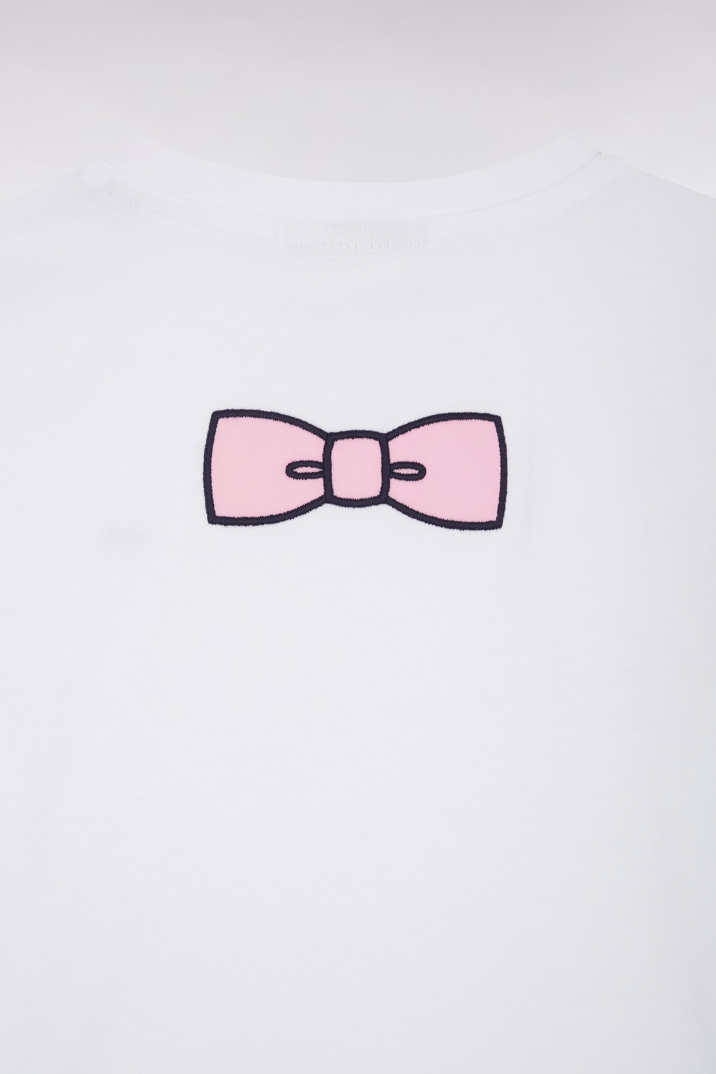 White cotton T-shirt with bow tie in back, straight cut