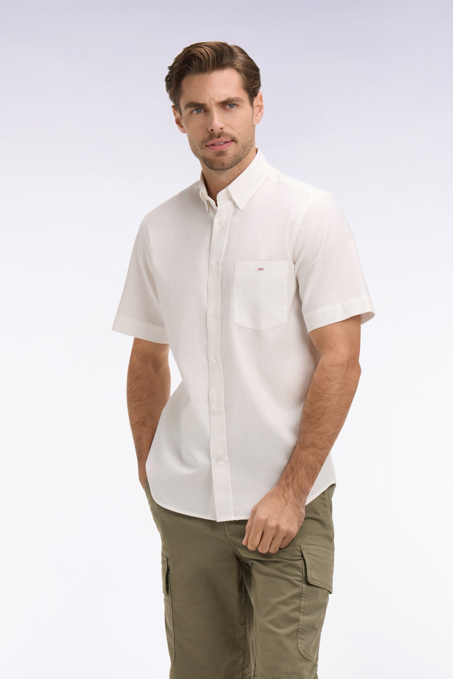 Chemise à manches courtes en coton fil teint blanc