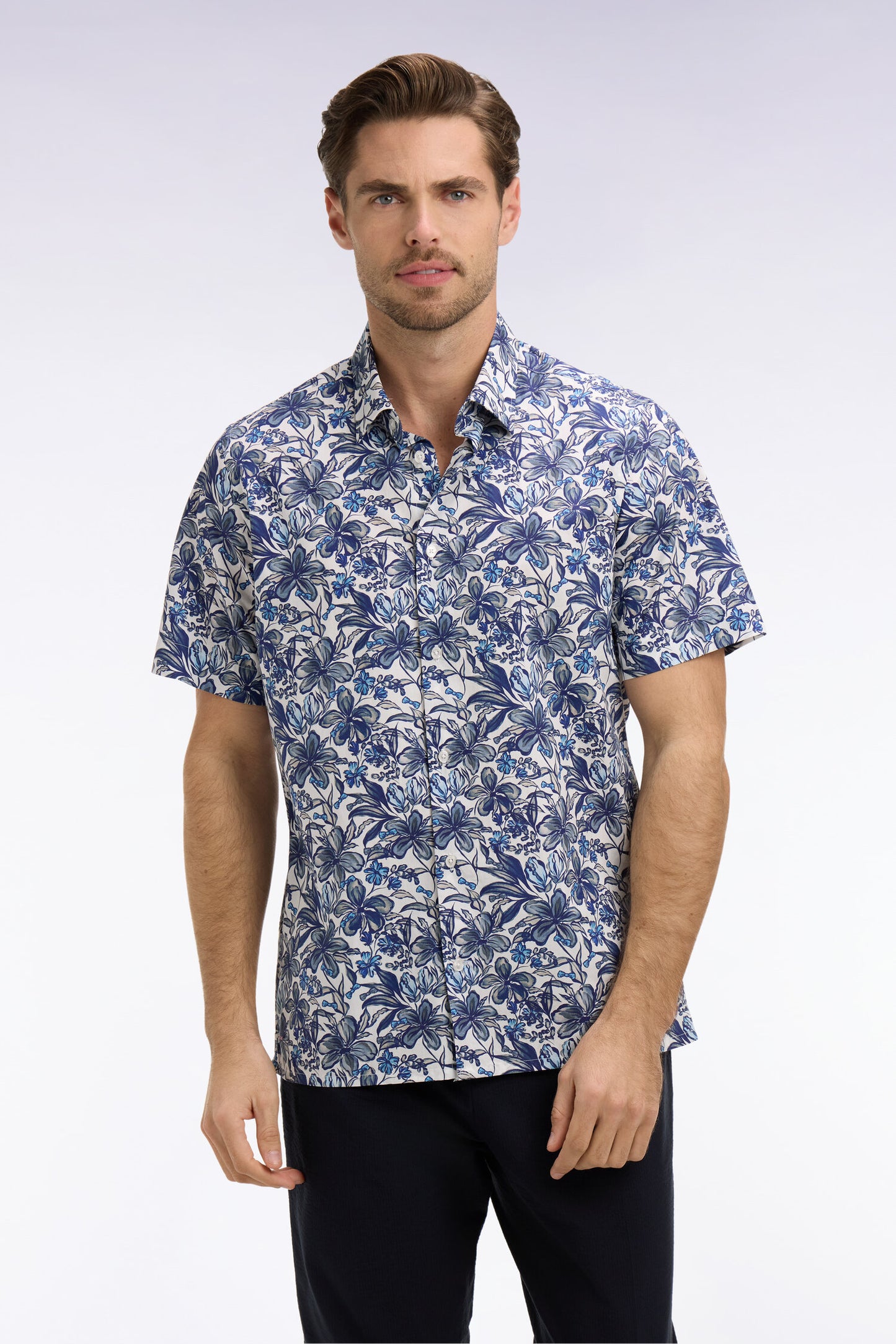 Chemise à manches courtes en popeline de coton marine à motif floral
