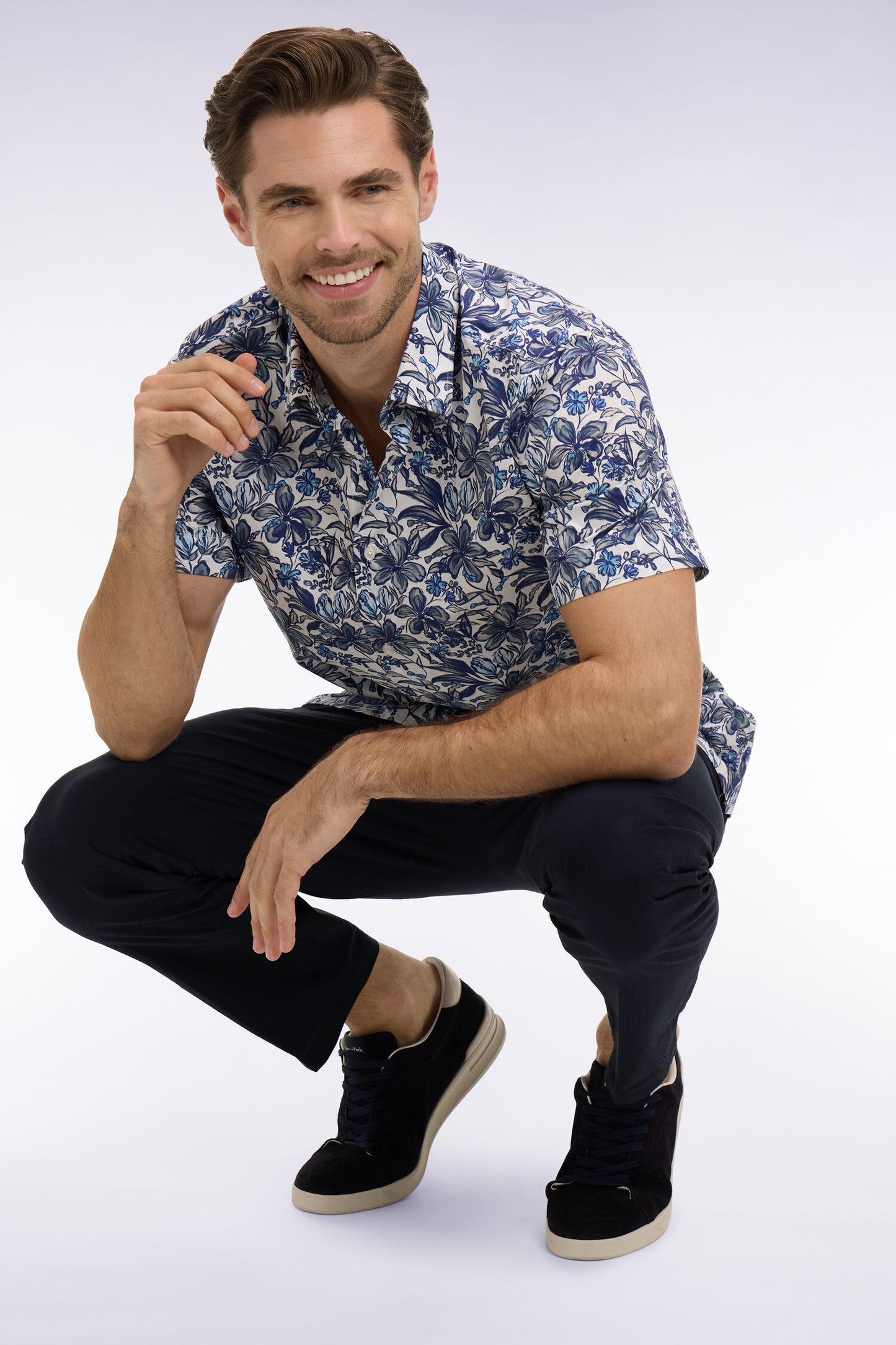 Chemise à manches courtes en popeline de coton marine à motif floral