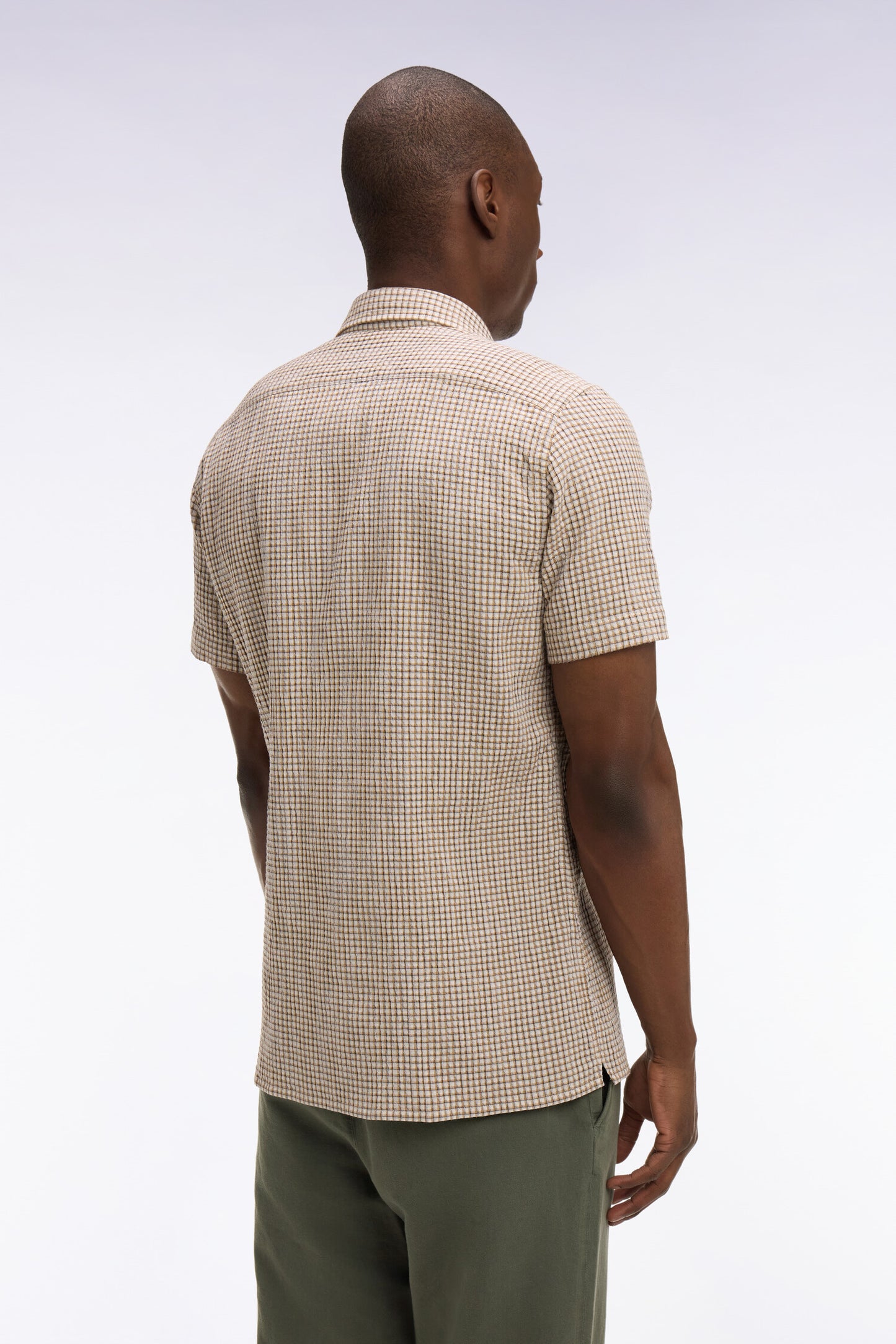 Chemise à manches courtes en coton seersucker à carreaux beige coupe slim
