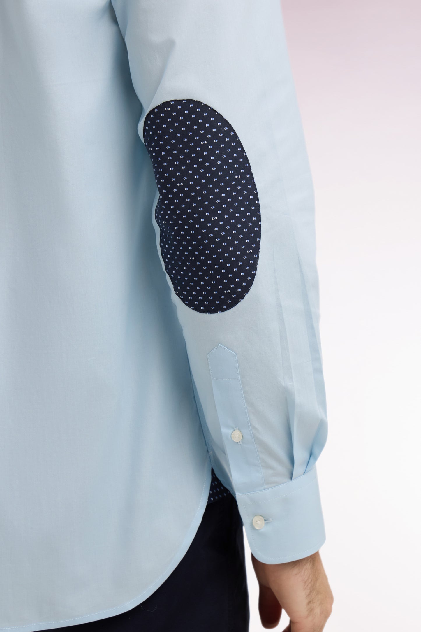 Chemise en coton bleu ciel à coudières imprimées