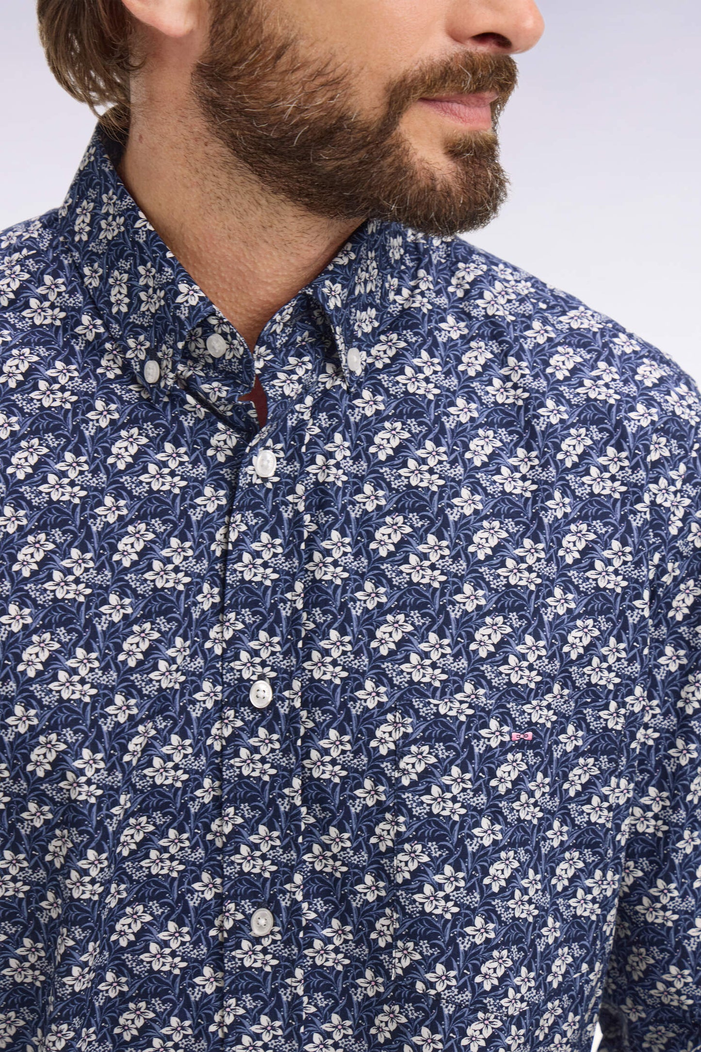 Chemise en popeline de coton bleu à motif floral coupe regular