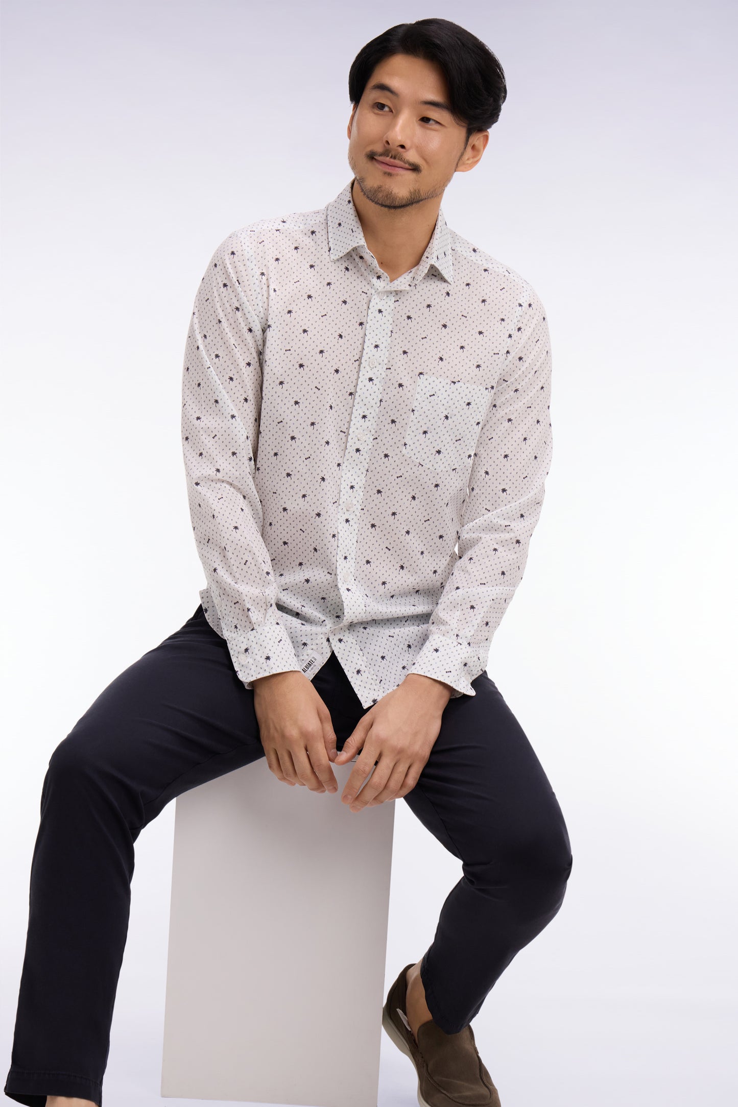 Slim-fit white micro-patterned cotton shirt