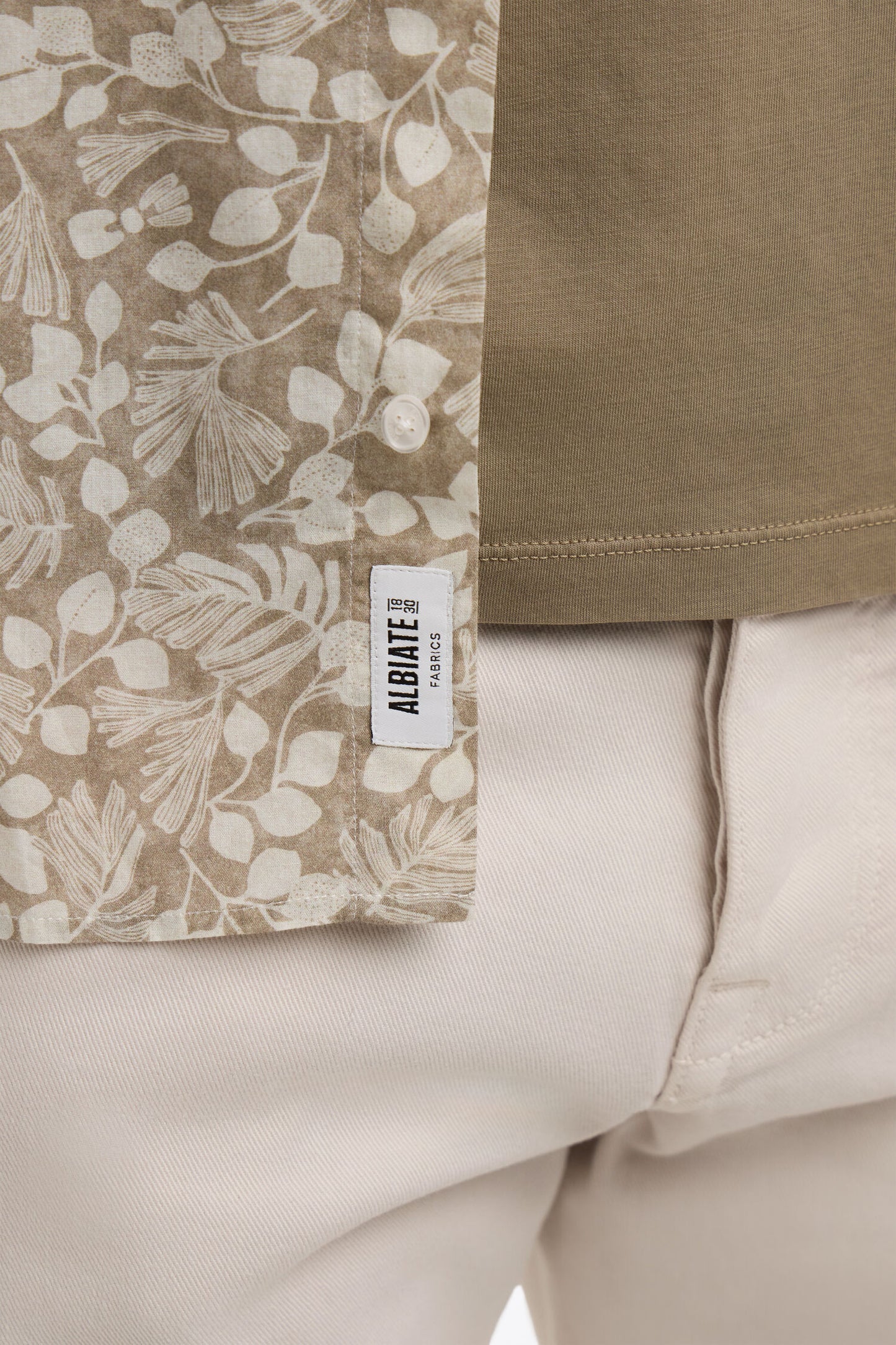 Beige cotton poplin shirt with plant micro-patterns, slim fit