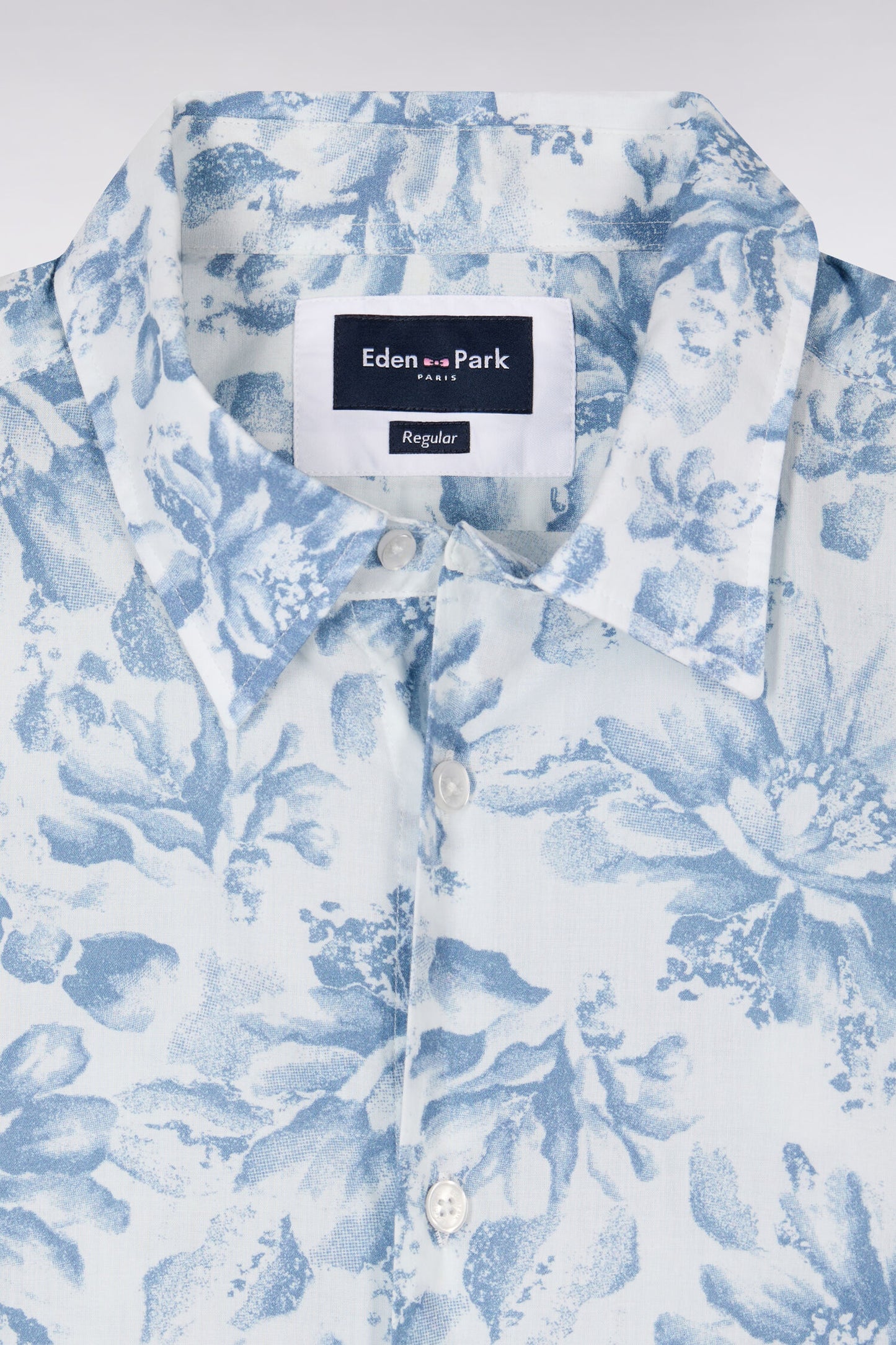 Chemise en popeline de coton italienne bleu ciel imprimé floral coupe regular