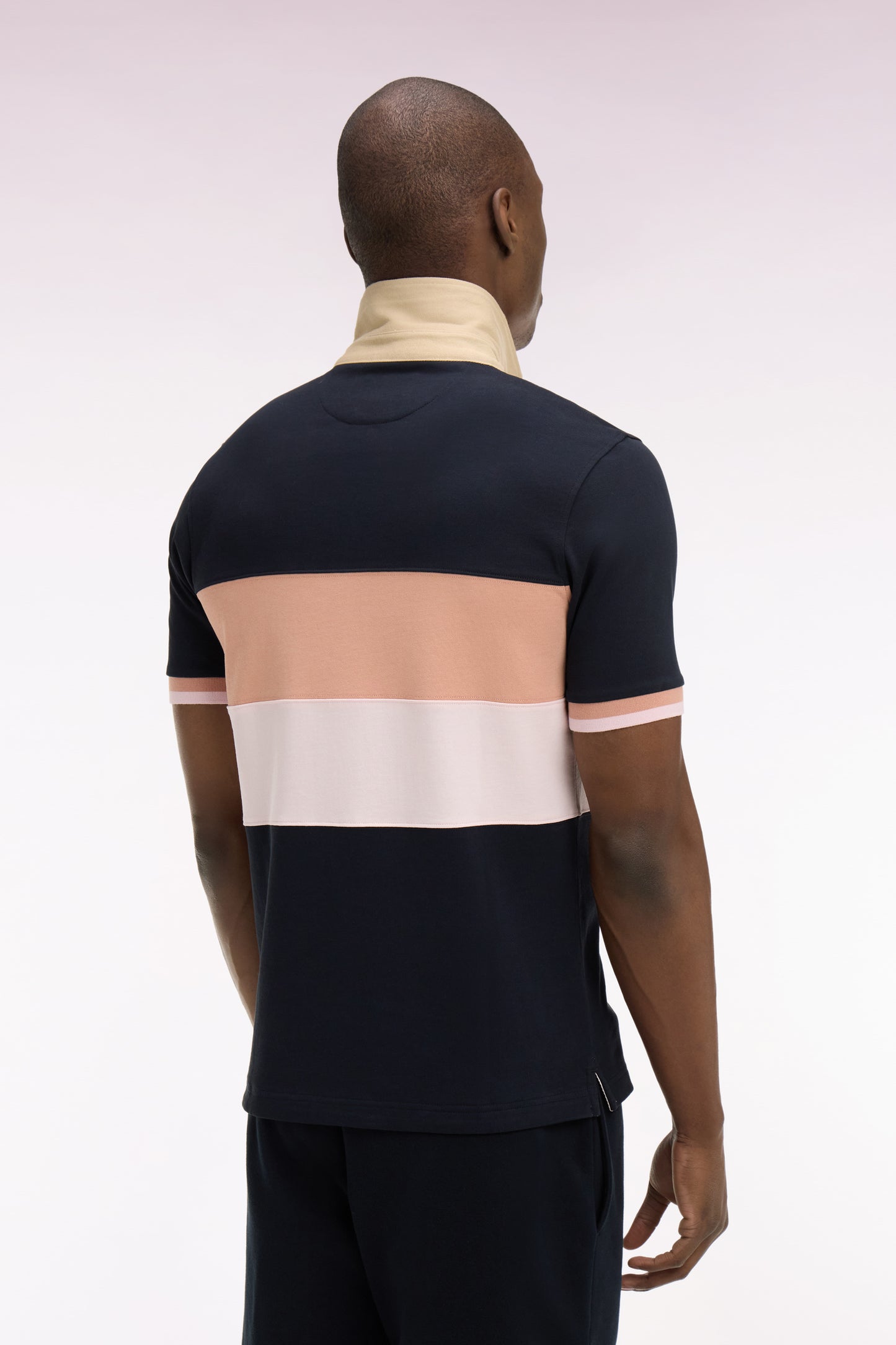 Maillot à manches courtes marine à découpes pastel et broderie coupe regular