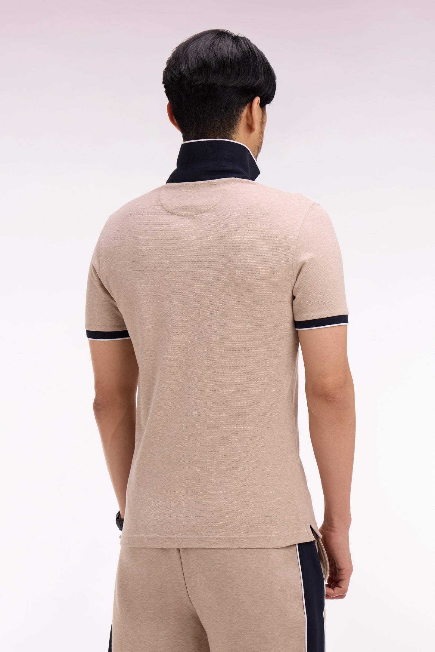 Polo manches courtes en piqué coton stretch beige coupe slim