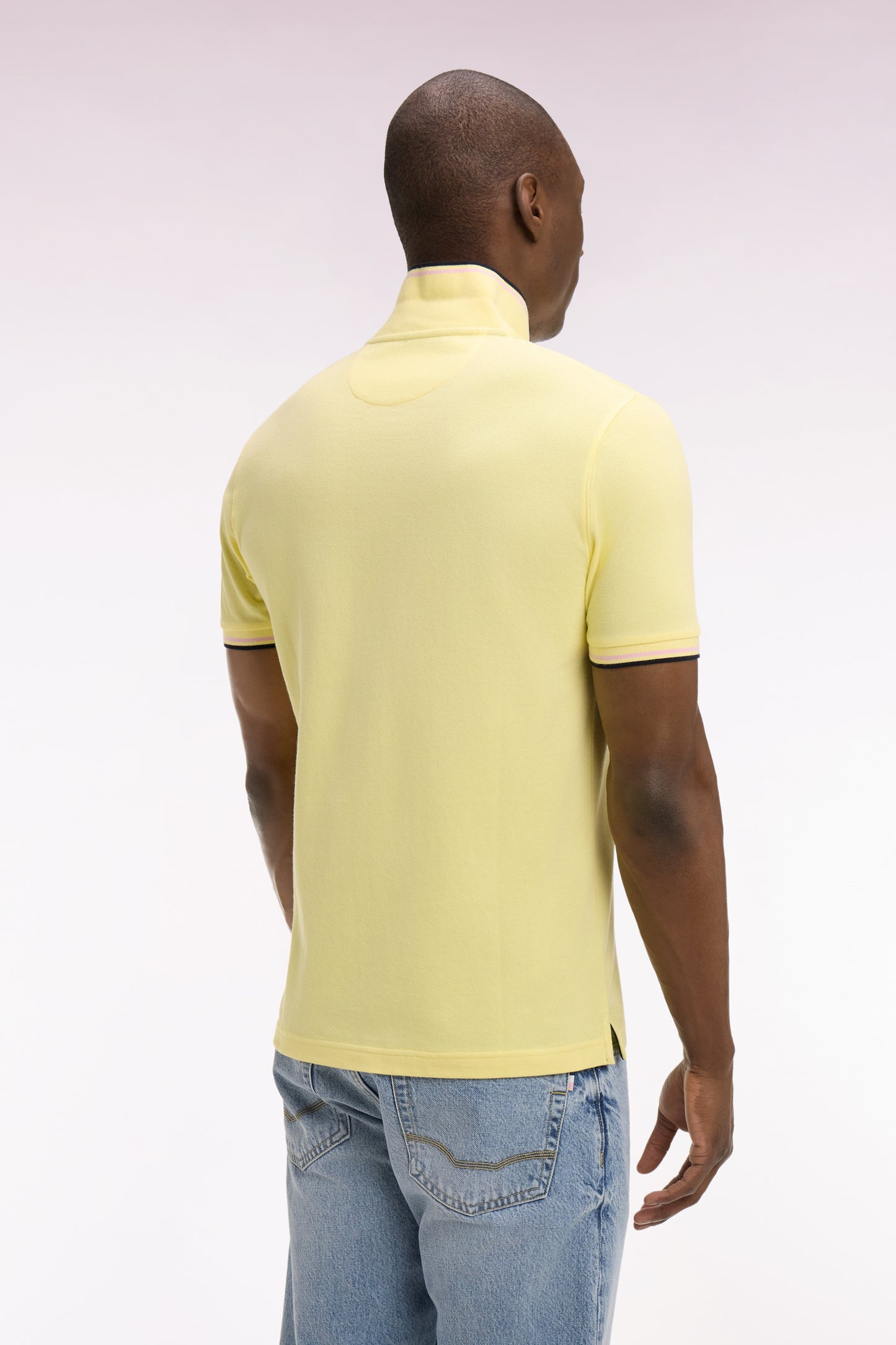 Polo manches courtes en coton jaune détails rayés coupe regular